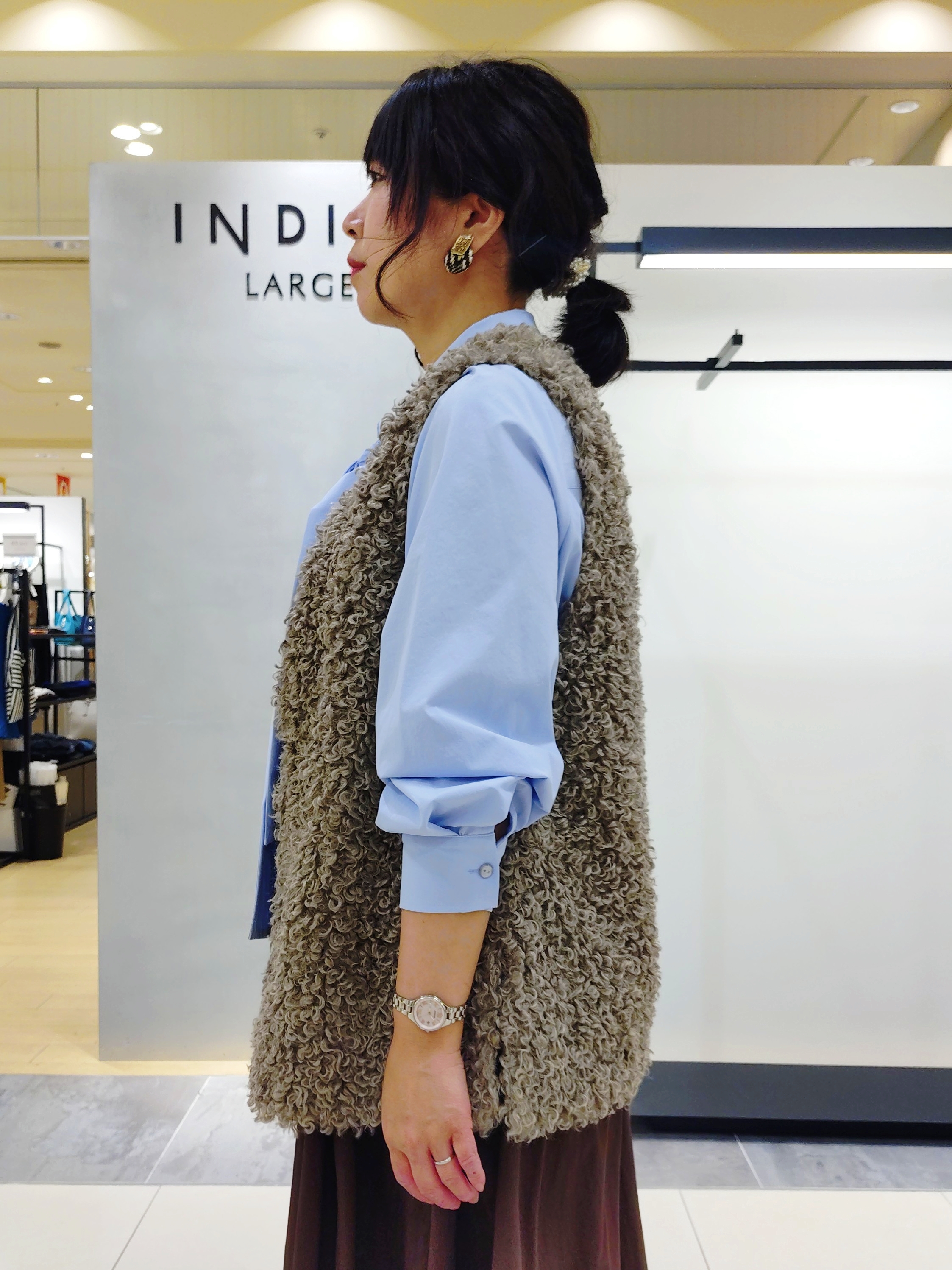 TOMOMIさんの「INDIVI｜【ストレッチ◎】取外し可ボウタイシャツ」を使ったコーディネート