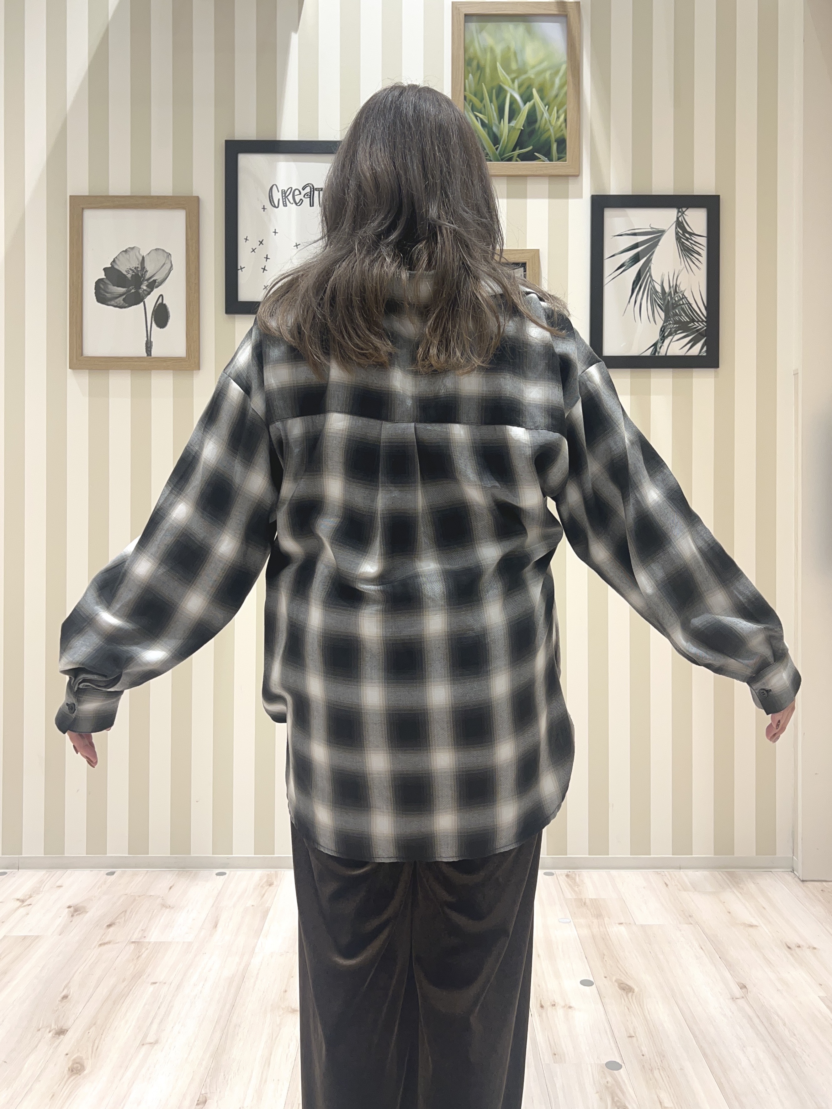 mさんの「SHOO･LA･RUE｜【洗濯後しわになりにくい/S-LL】気分で選ぶ 大人のデイリー使いに ベーシックシャツ」を使ったコーディネート