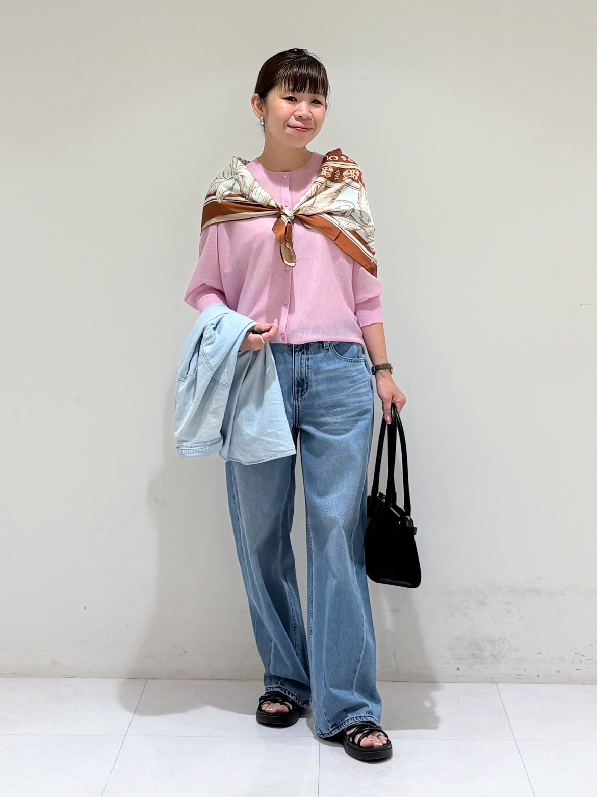 tsuyuさんの「INDIVI｜【収納力◎／トレンド】スクエアトートバッグ」を使ったコーディネート