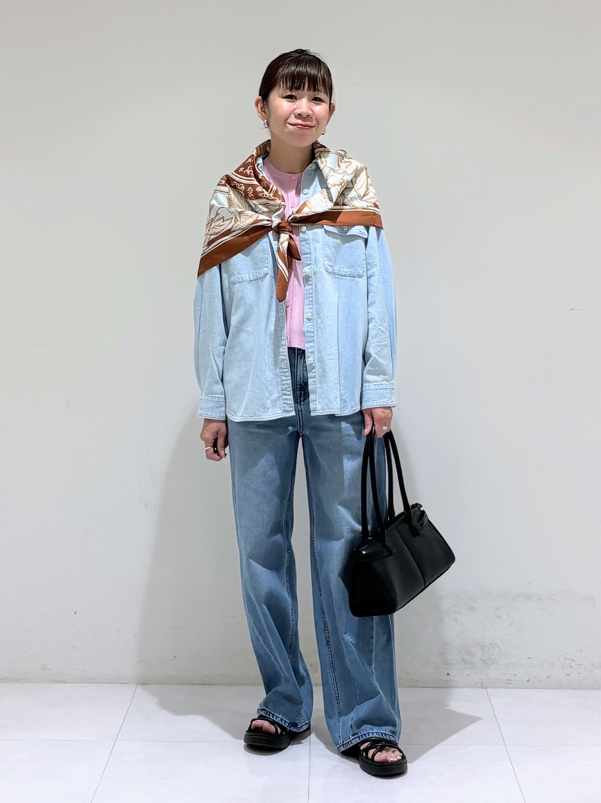 tsuyuさんの「INDIVI｜【収納力◎／トレンド】スクエアトートバッグ」を使ったコーディネート