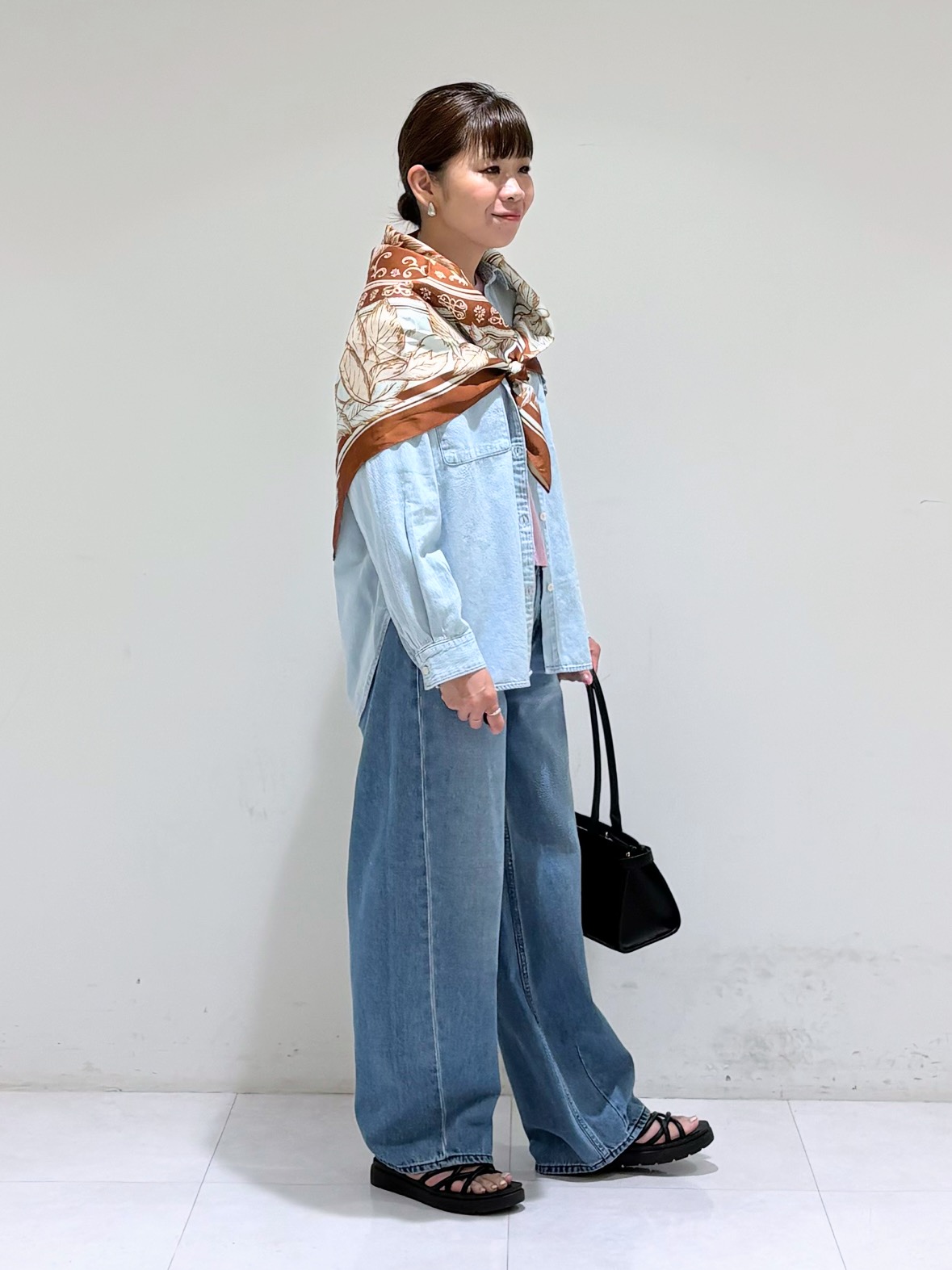 tsuyuさんの「INDIVI｜【収納力◎／トレンド】スクエアトートバッグ」を使ったコーディネート