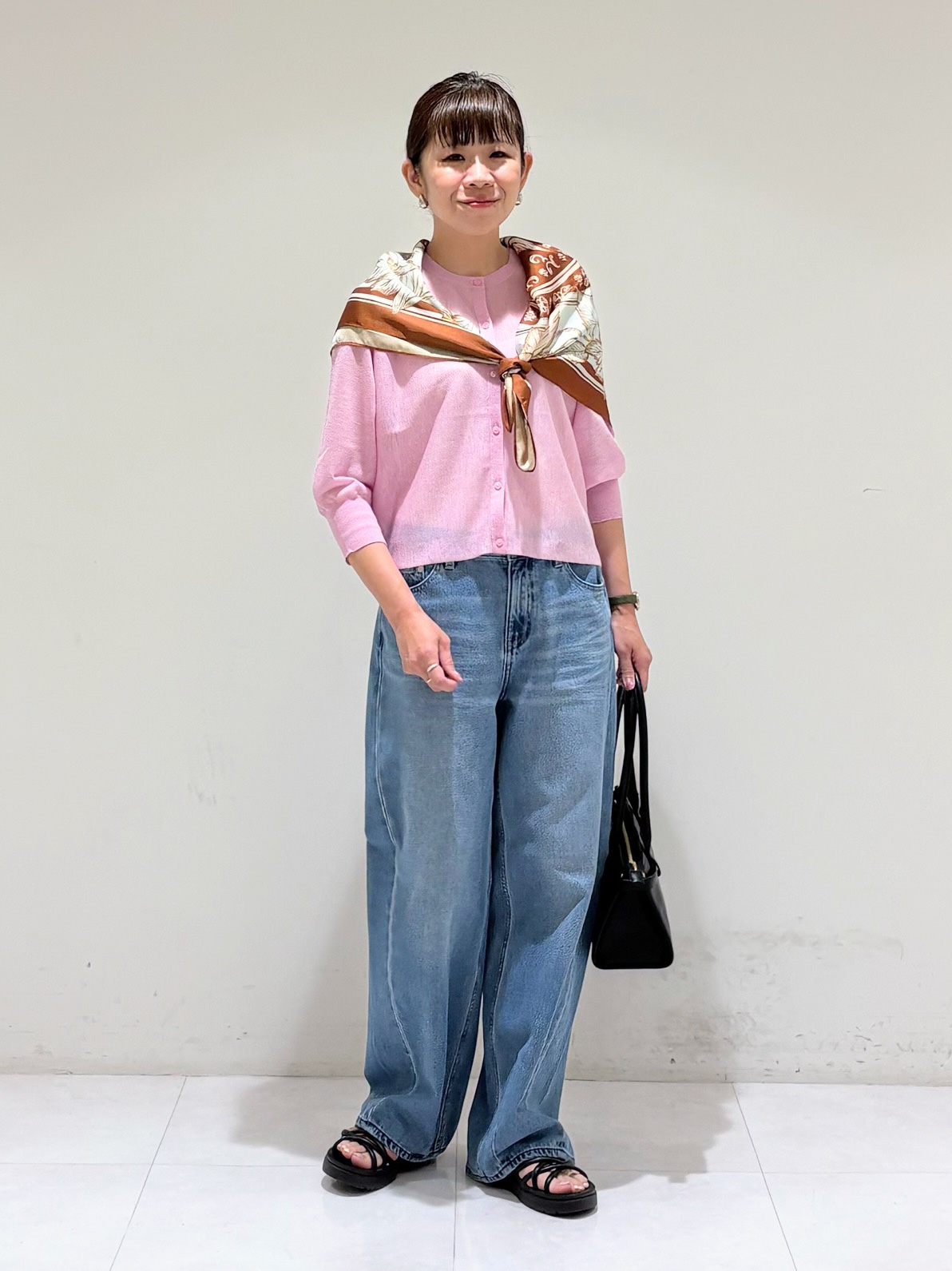 tsuyuさんの「INDIVI｜【収納力◎／トレンド】スクエアトートバッグ」を使ったコーディネート