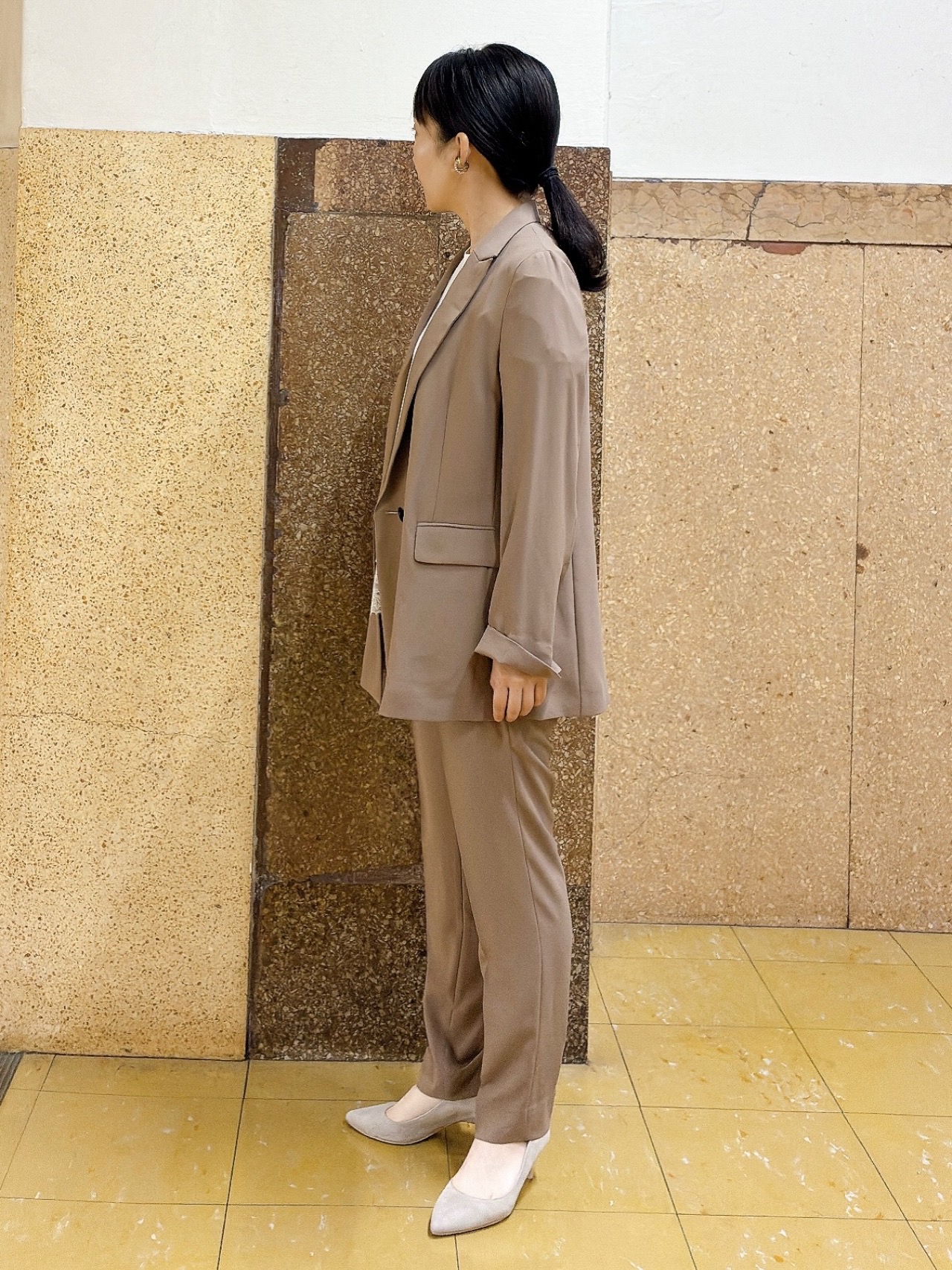 hattoriさんの「INDIVI｜【初秋/UVケア/着る日傘】テーパードパンツ」を使ったコーディネート