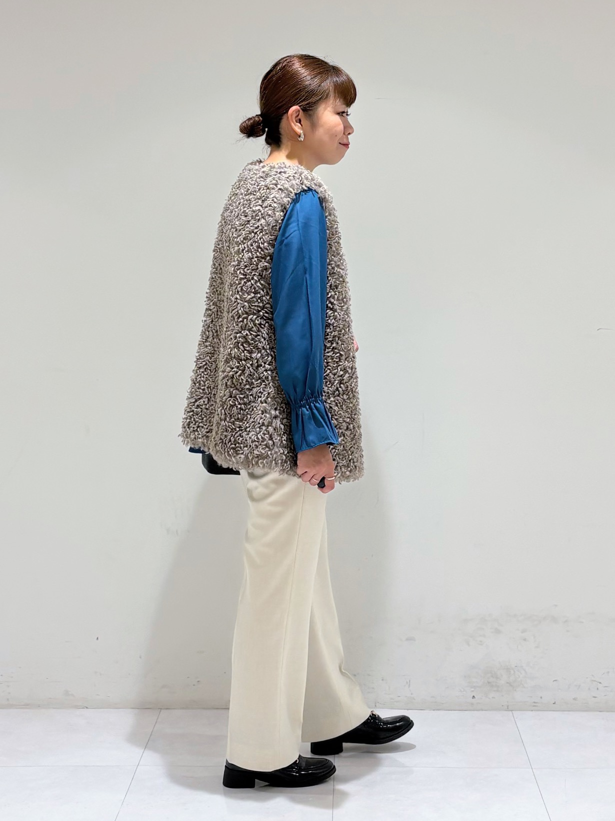tsuyuさんの「INDIVI｜【羽織るだけでお洒落】カールエコファー ジレ」を使ったコーディネート