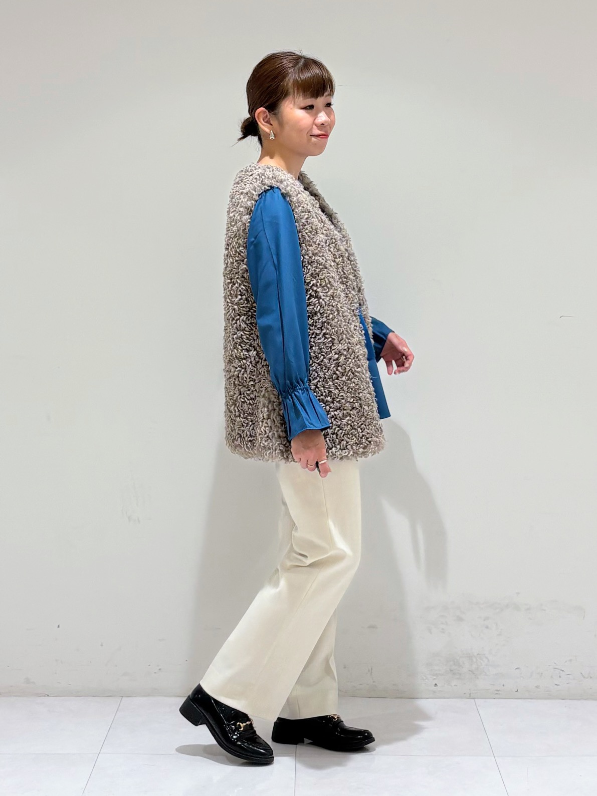 tsuyuさんの「INDIVI｜【羽織るだけでお洒落】カールエコファー ジレ」を使ったコーディネート