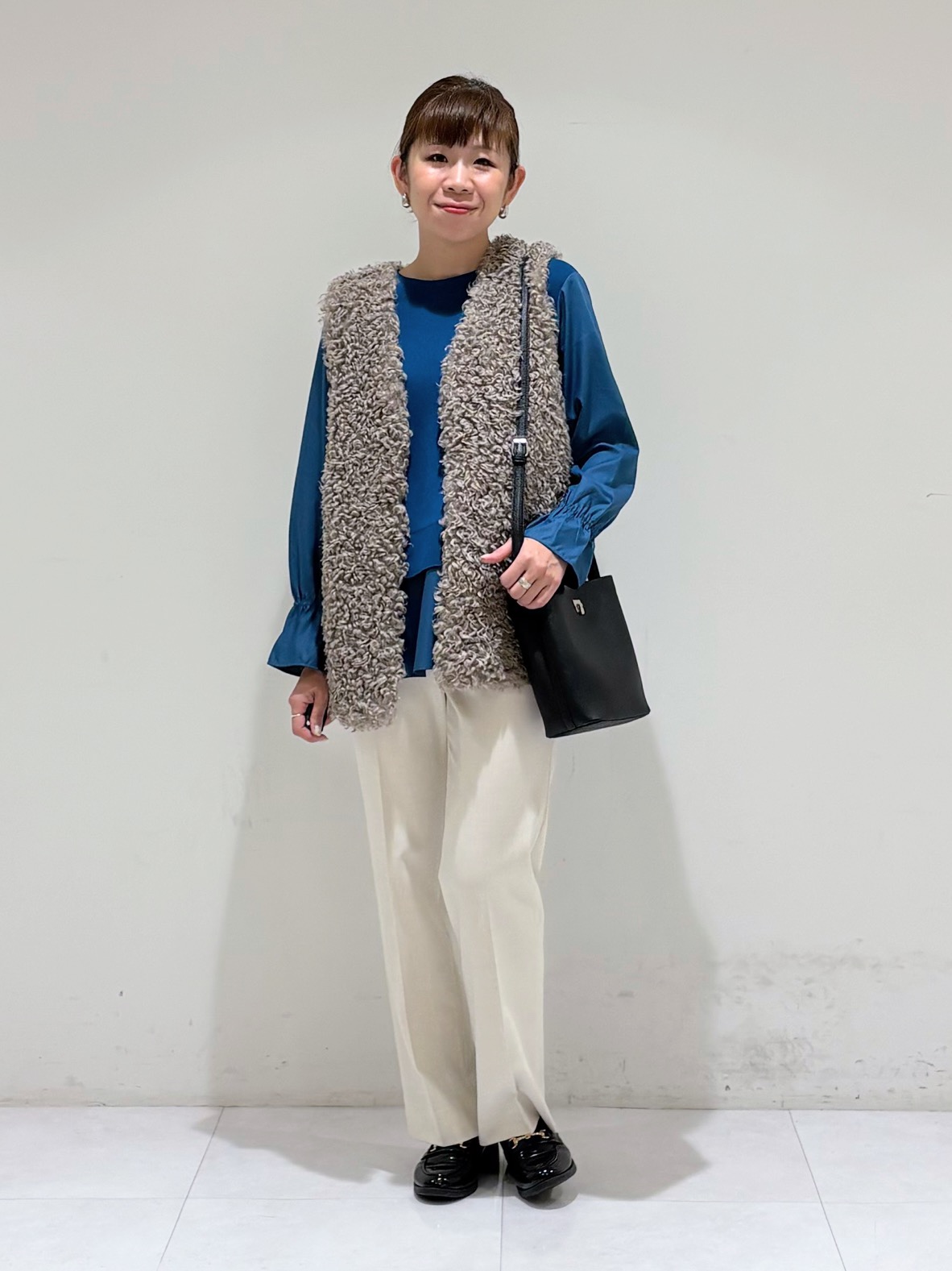 tsuyuさんの「INDIVI｜【羽織るだけでお洒落】カールエコファー ジレ」を使ったコーディネート