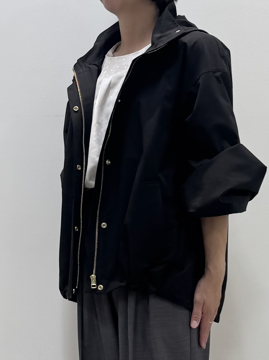 koyaさんの「Reflect｜タックデザイン ラグランスリーブブラウス」を使ったコーディネート