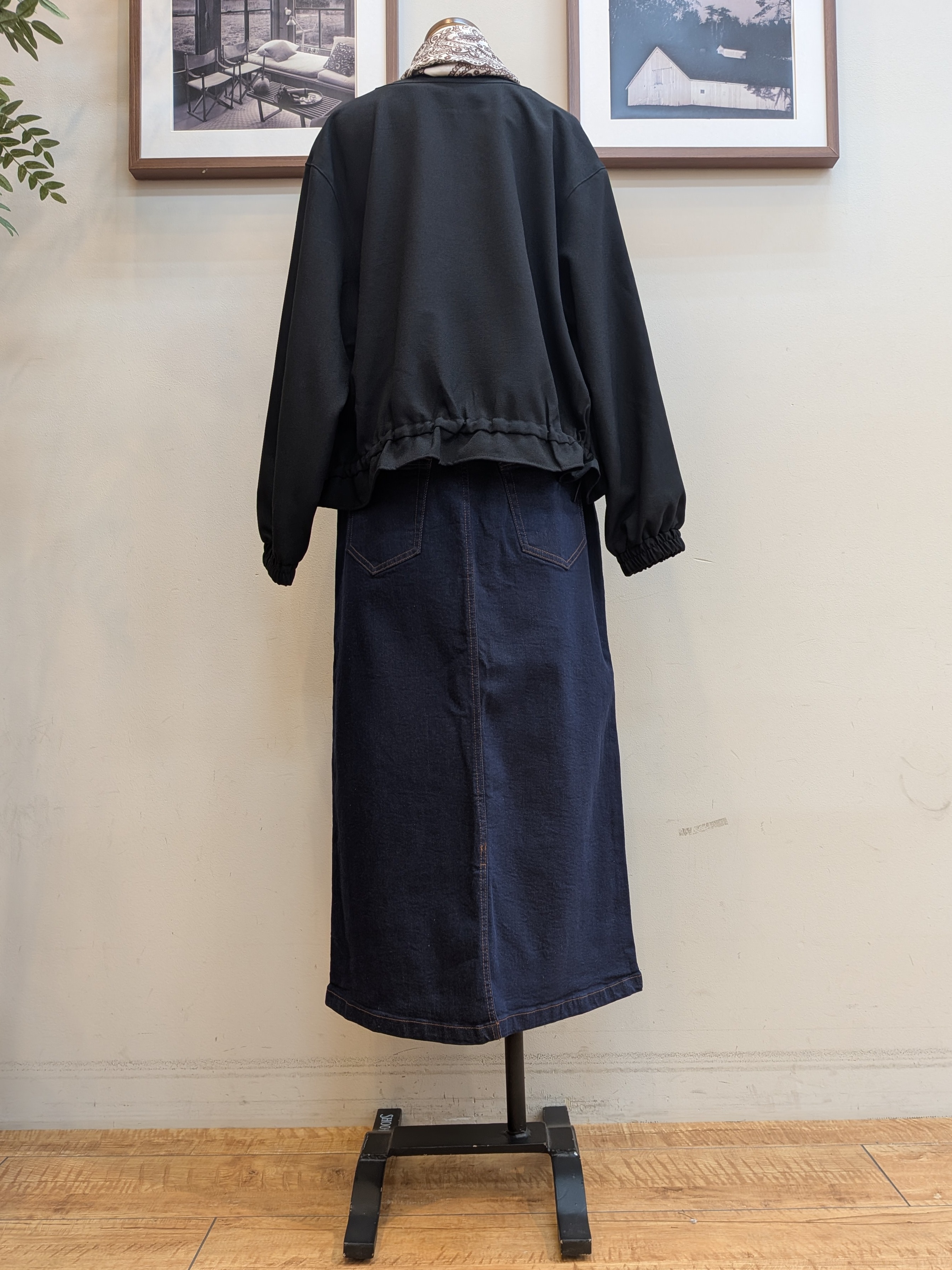 うっちーさんの「SHOO･LA･RUE｜【洗濯後しわになりにくい/S-LL】裾ドロストフリルブルゾン」を使ったコーディネート