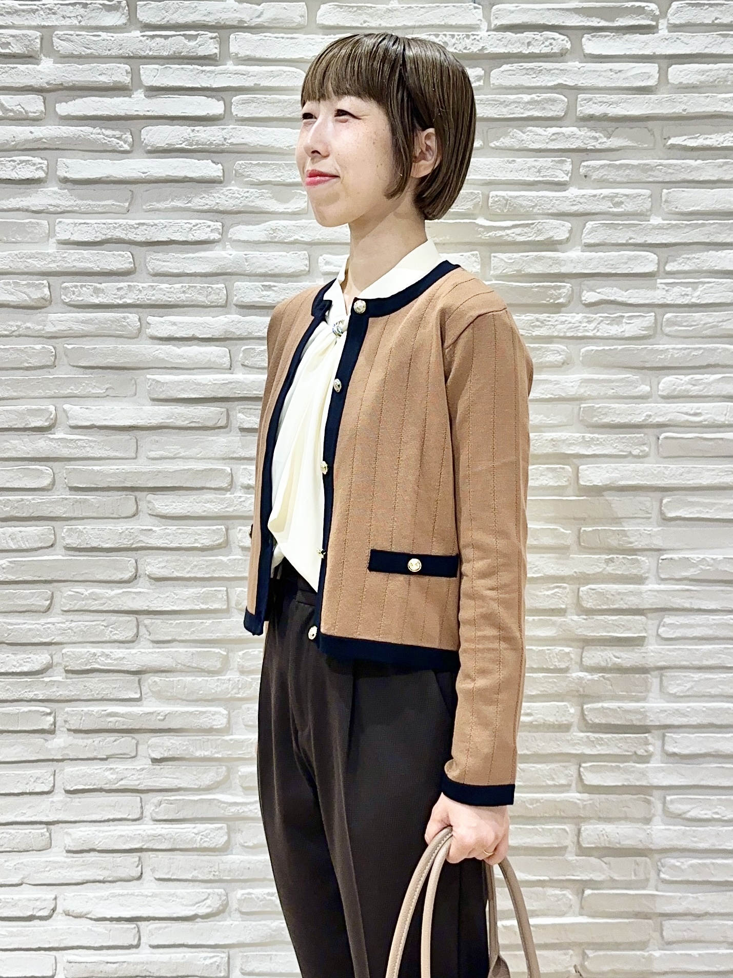 Hana...eさんの「index｜バイカラークルーネックカーディガン【洗濯機OK】」を使ったコーディネート