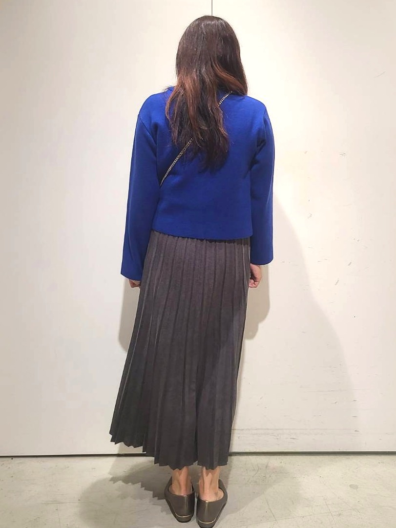 hmさんの「OPAQUE.CLIP｜金ボタンポケットニットカーディガン【洗濯機OK】」を使ったコーディネート