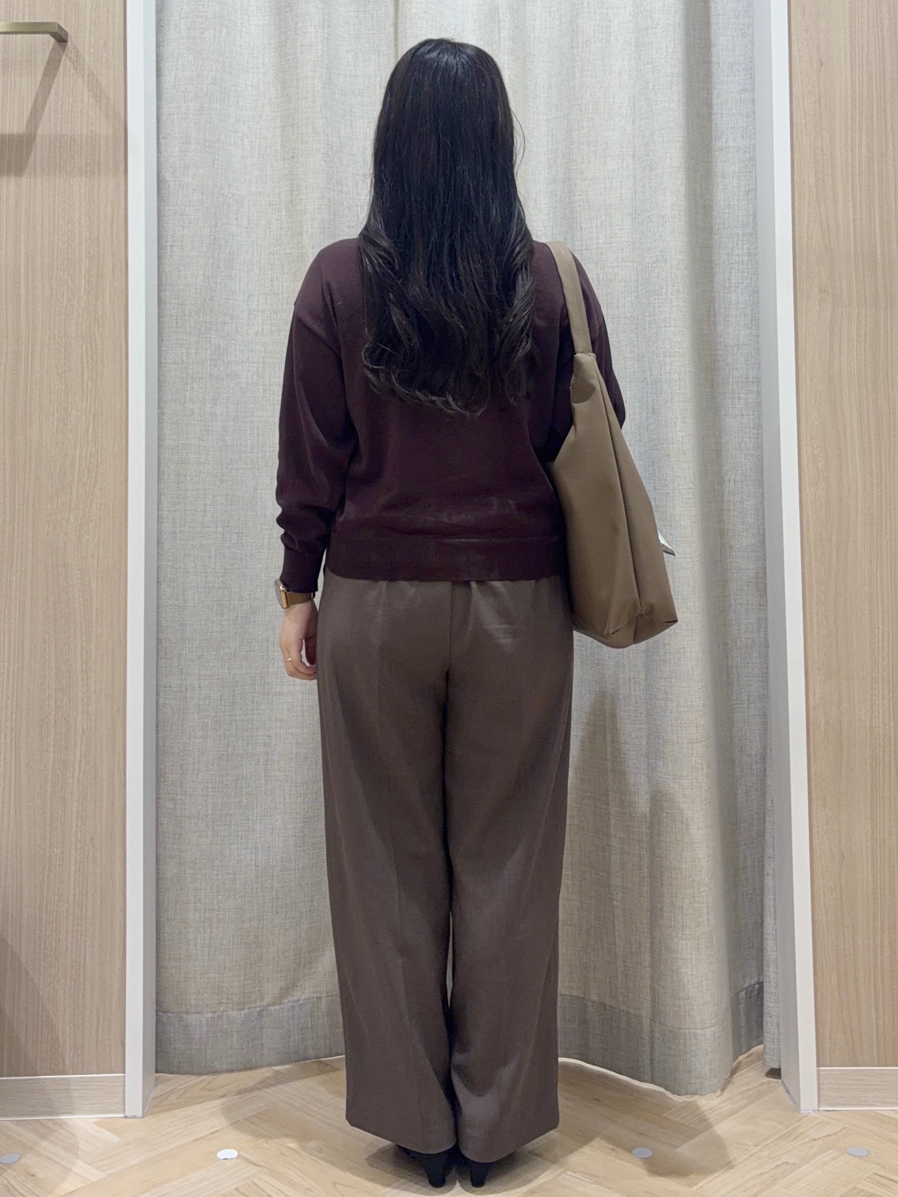 minamiさんの「grove｜【前後2WAY】さりげなく、上品にきらめく ニットカーディガン」を使ったコーディネート