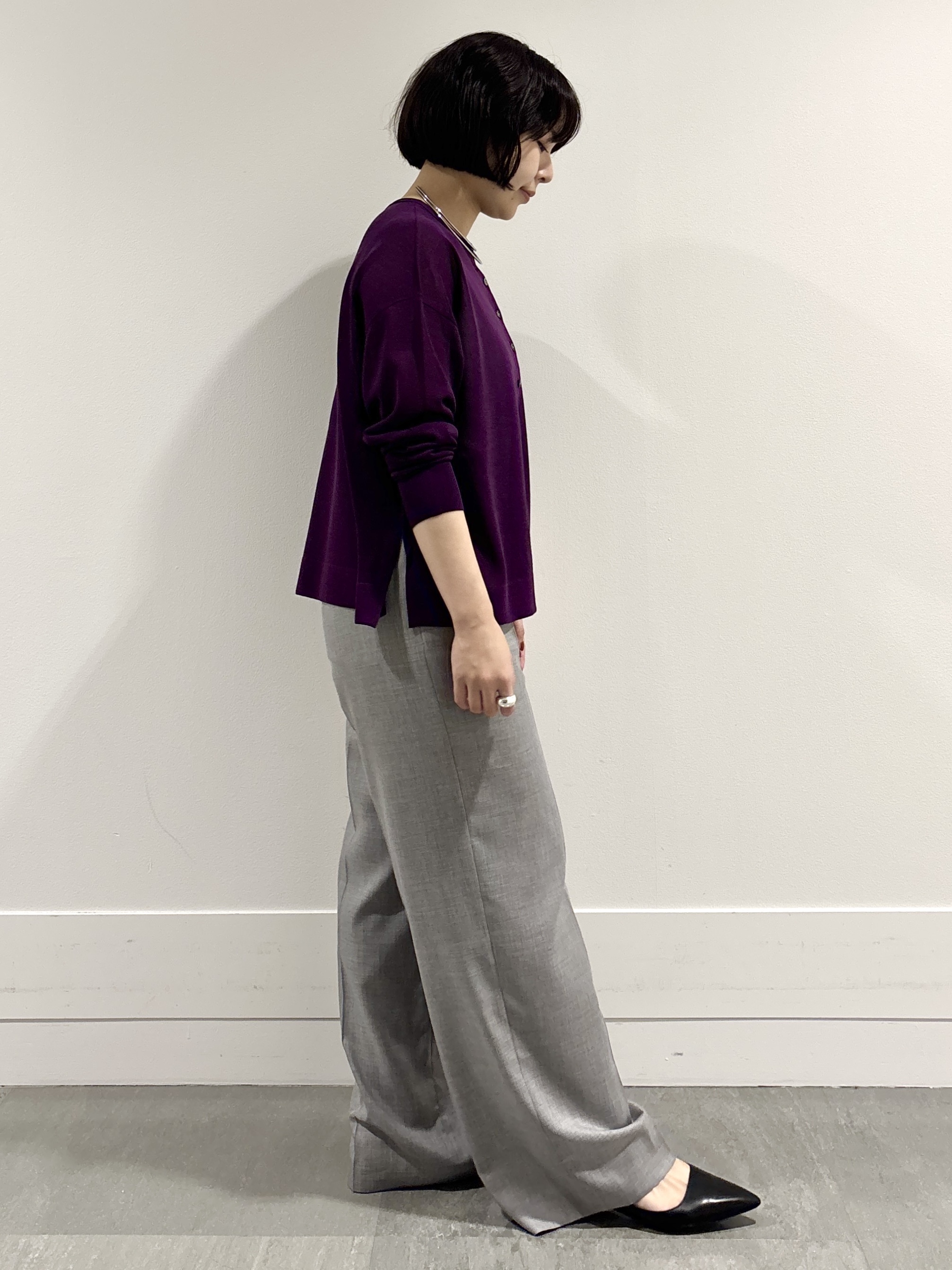 モエカさんの「UNTITLED｜【アンサンブル可/秋羽織り/シアー】前後2WAYカーディガン」を使ったコーディネート