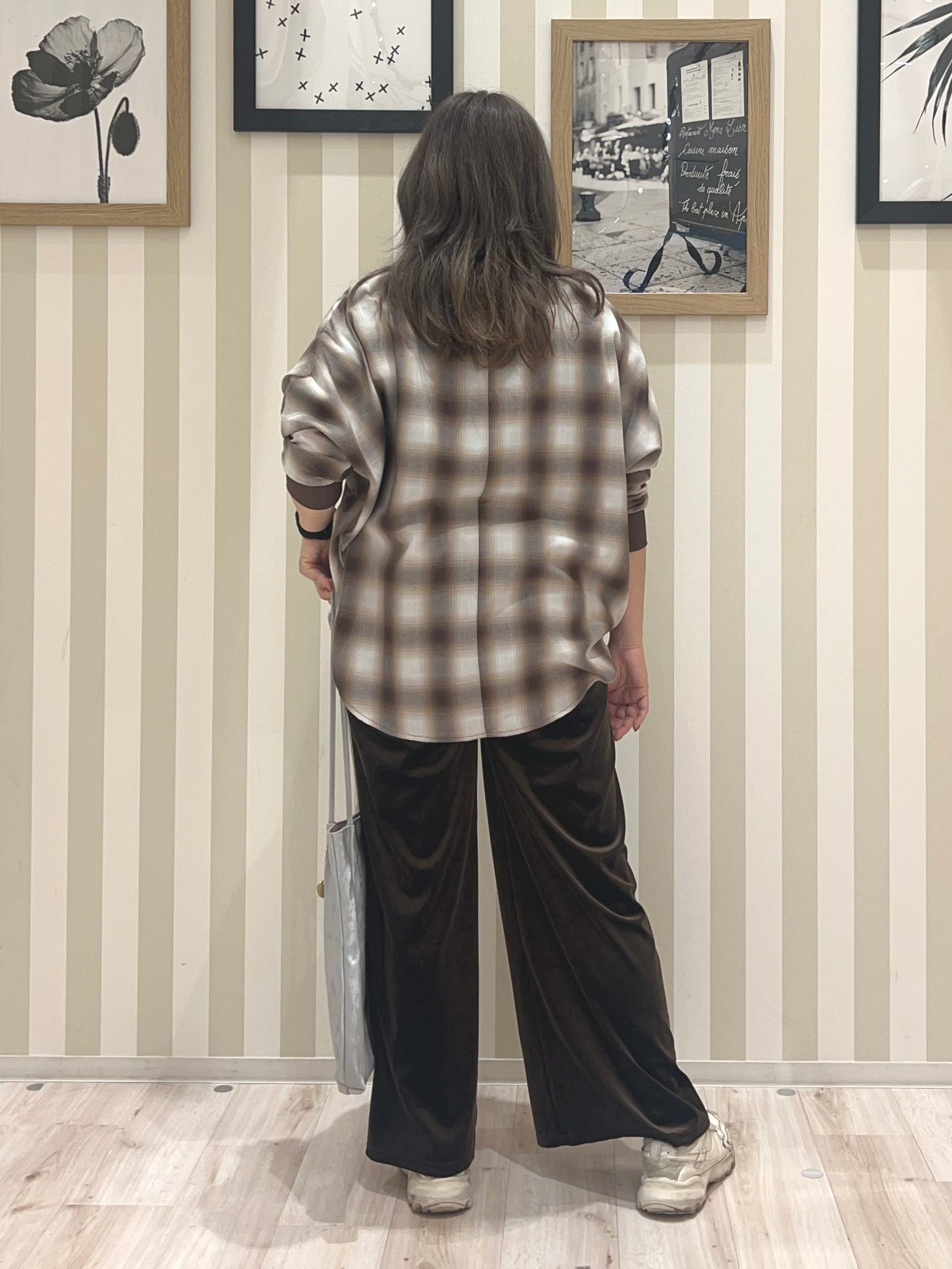 mさんの「SHOO･LA･RUE｜【着丈選べる/洗濯後しわになりにくい】インせず着られる ドルマンブラウス」を使ったコーディネート