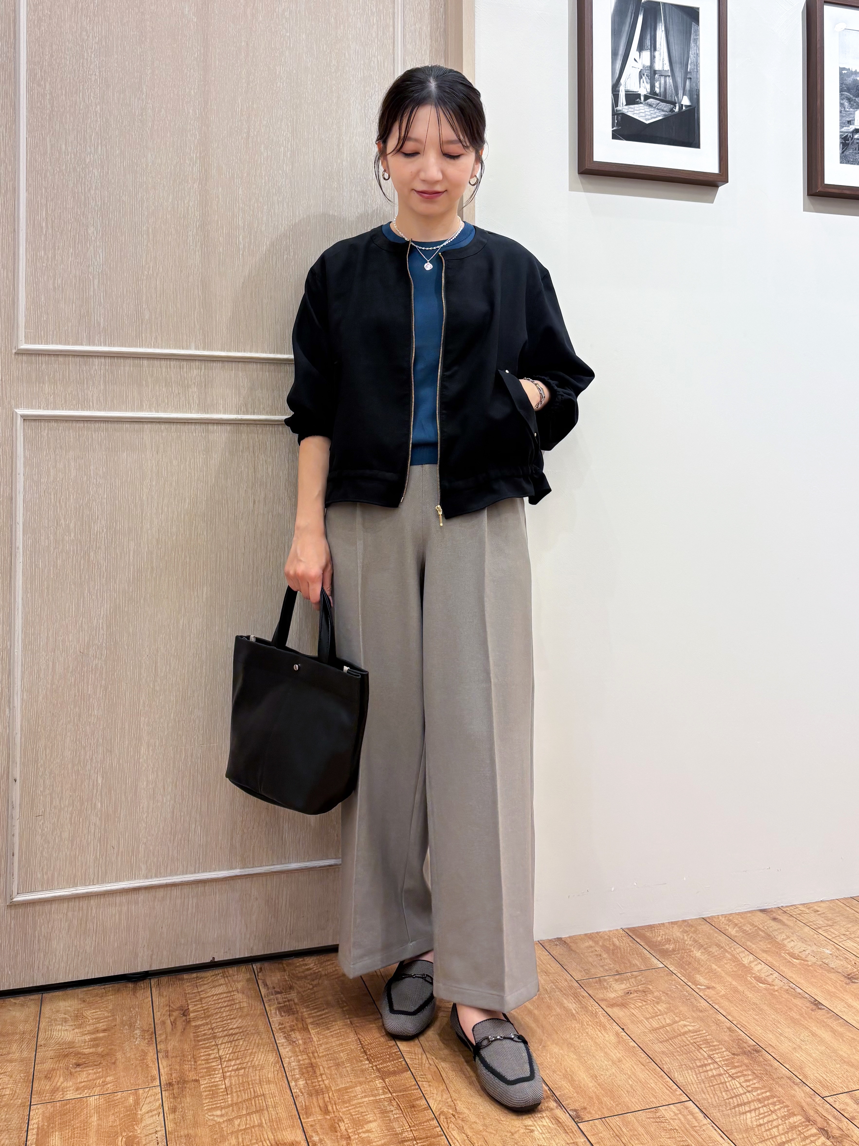 なみさんの「SHOO･LA･RUE｜【洗濯後しわになりにくい/S-LL】裾ドロストフリルブルゾン」を使ったコーディネート