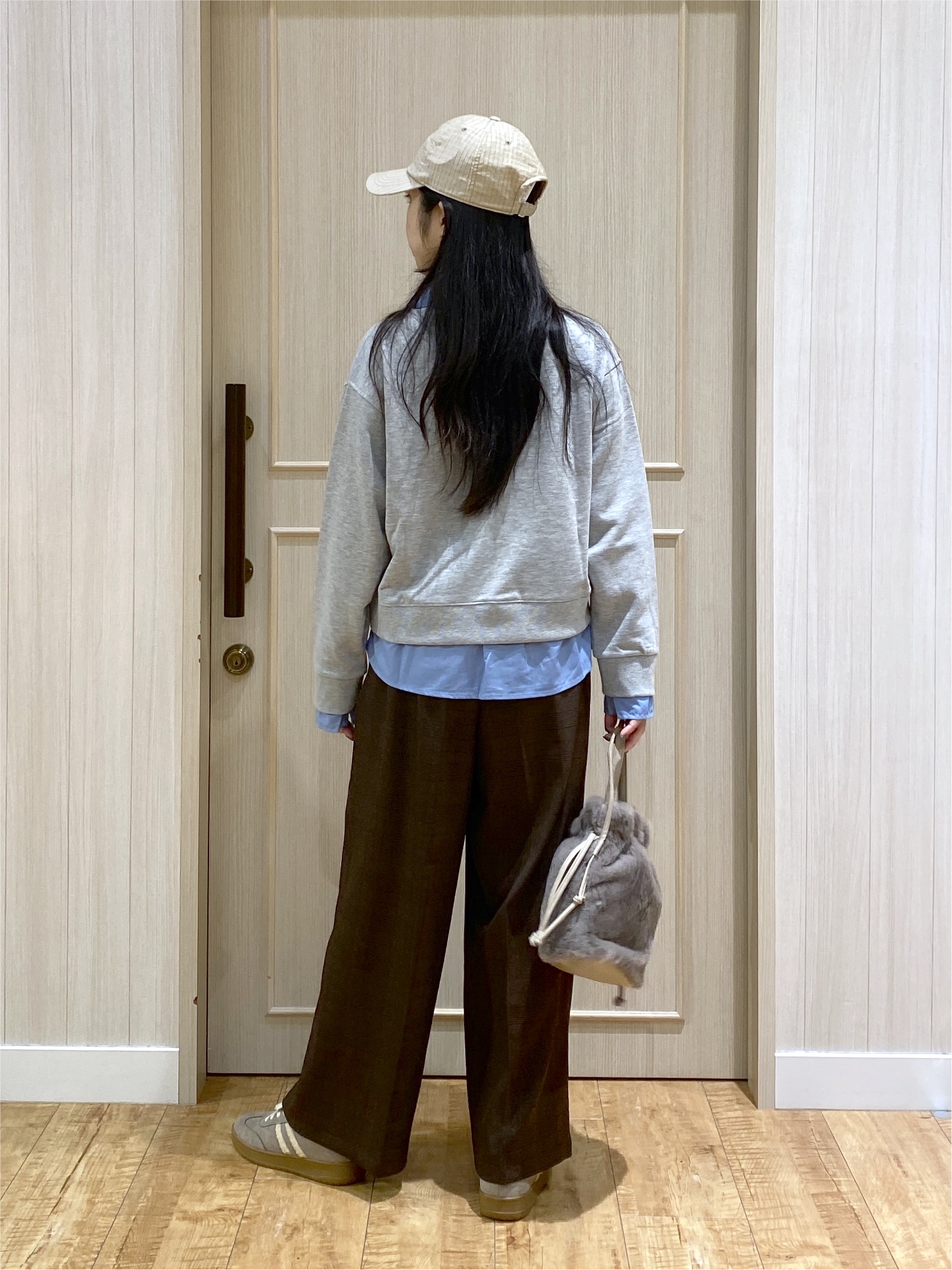 ERIさんの「SHOO･LA･RUE｜【S-LL/洗濯機可】一枚でレイヤード感が完成する シャツドッキング裏毛トップス」を使ったコーディネート