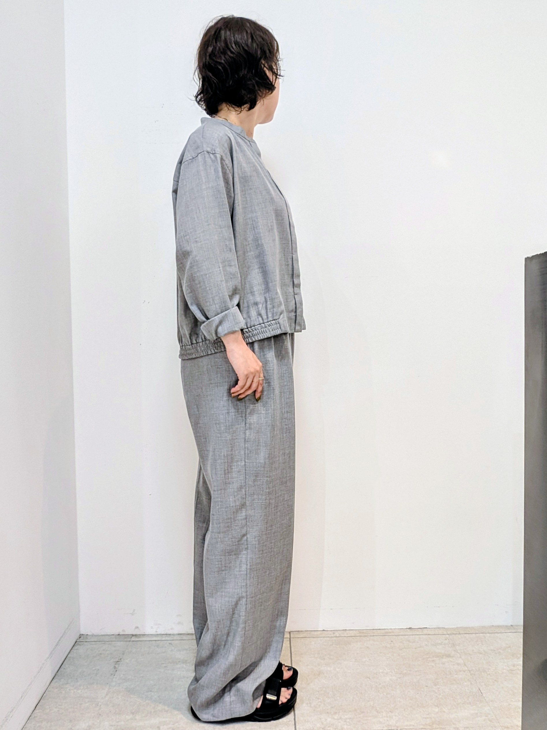 いこさんの「UNTITLED｜【セットアップ可/秋羽織り】メランジツイルシャツ」を使ったコーディネート