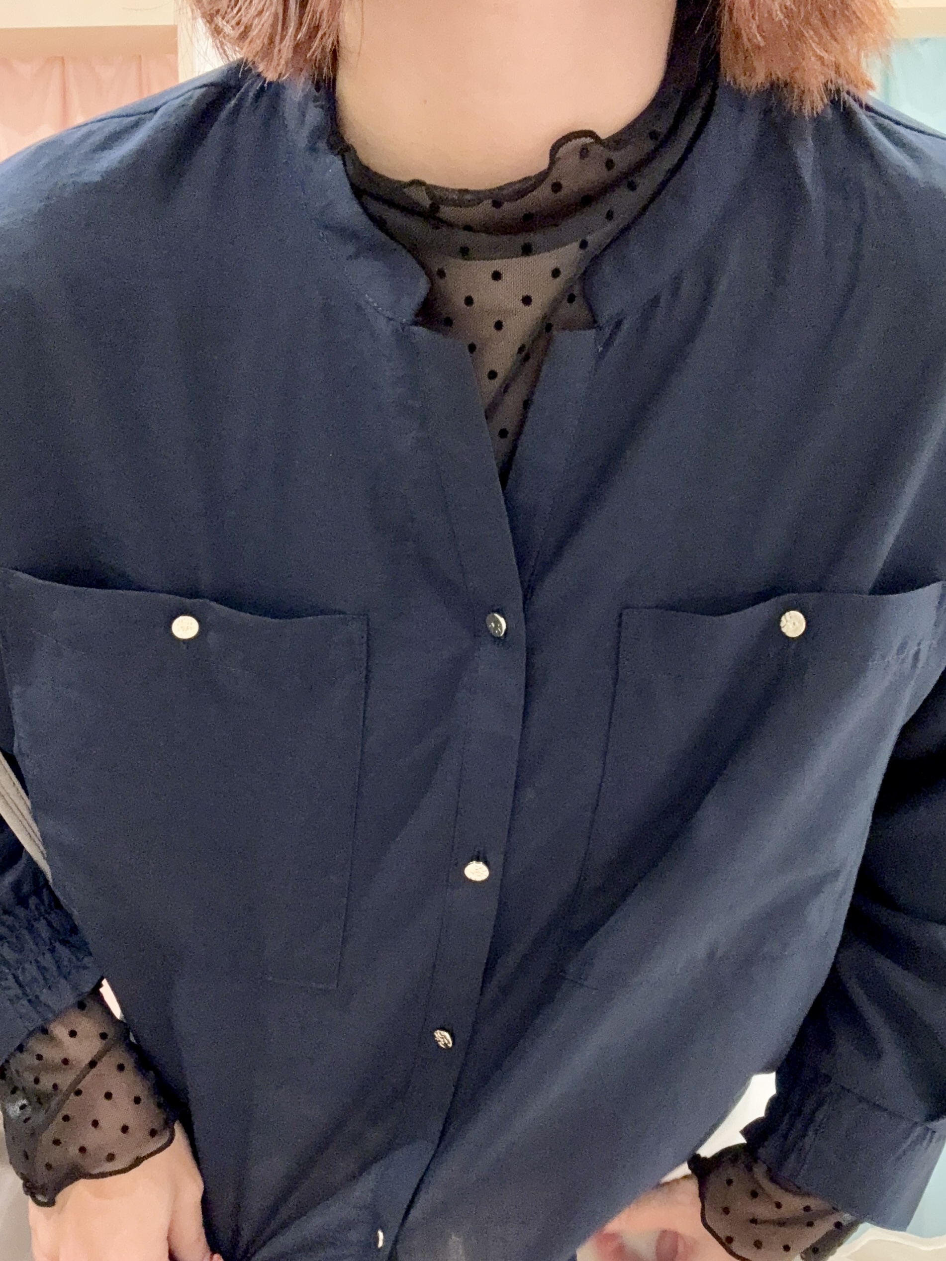 kさんの「SHOO･LA･RUE｜【洗濯後しわになりにくい/S-LL】こなれ見え ゆるっと キーネック金ボタンポケットシャツ」を使ったコーディネート