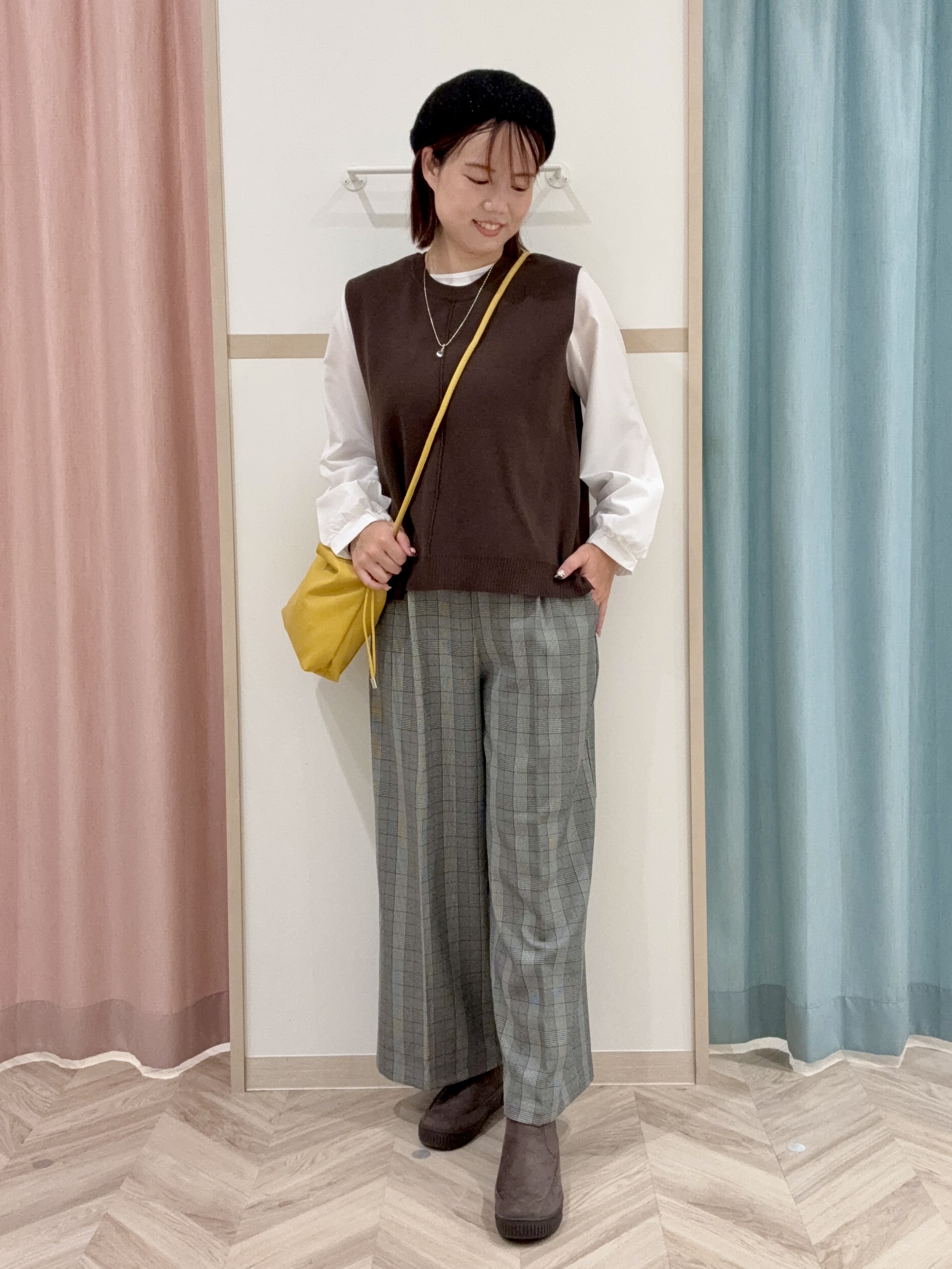 kさんの「SHOO･LA･RUE｜【2点セット/S-LL】着回し自在 スポンディッシュニットベスト＆フレアシャツ」を使ったコーディネート