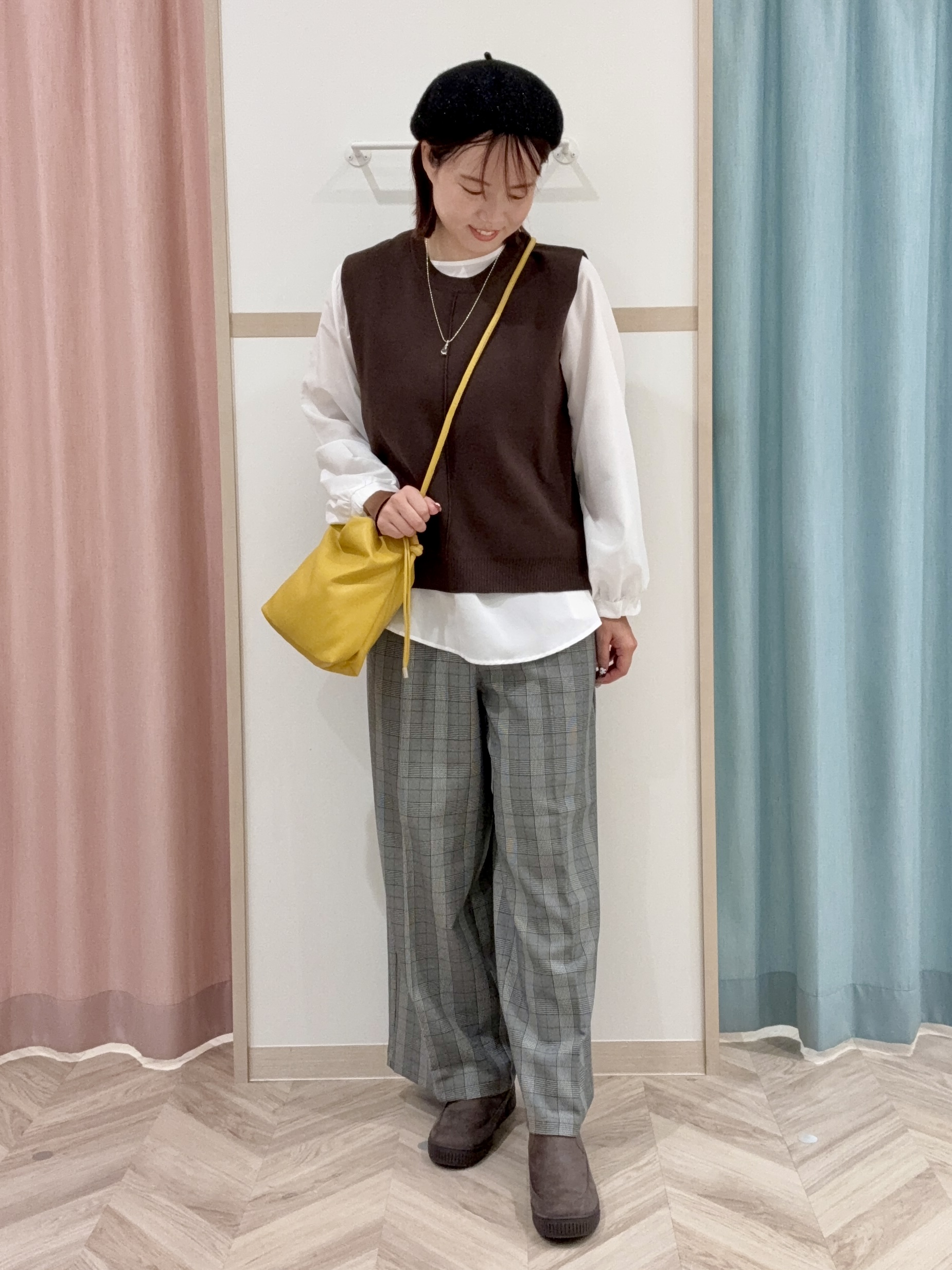 kさんの「SHOO･LA･RUE｜【2点セット/S-LL】着回し自在 スポンディッシュニットベスト＆フレアシャツ」を使ったコーディネート