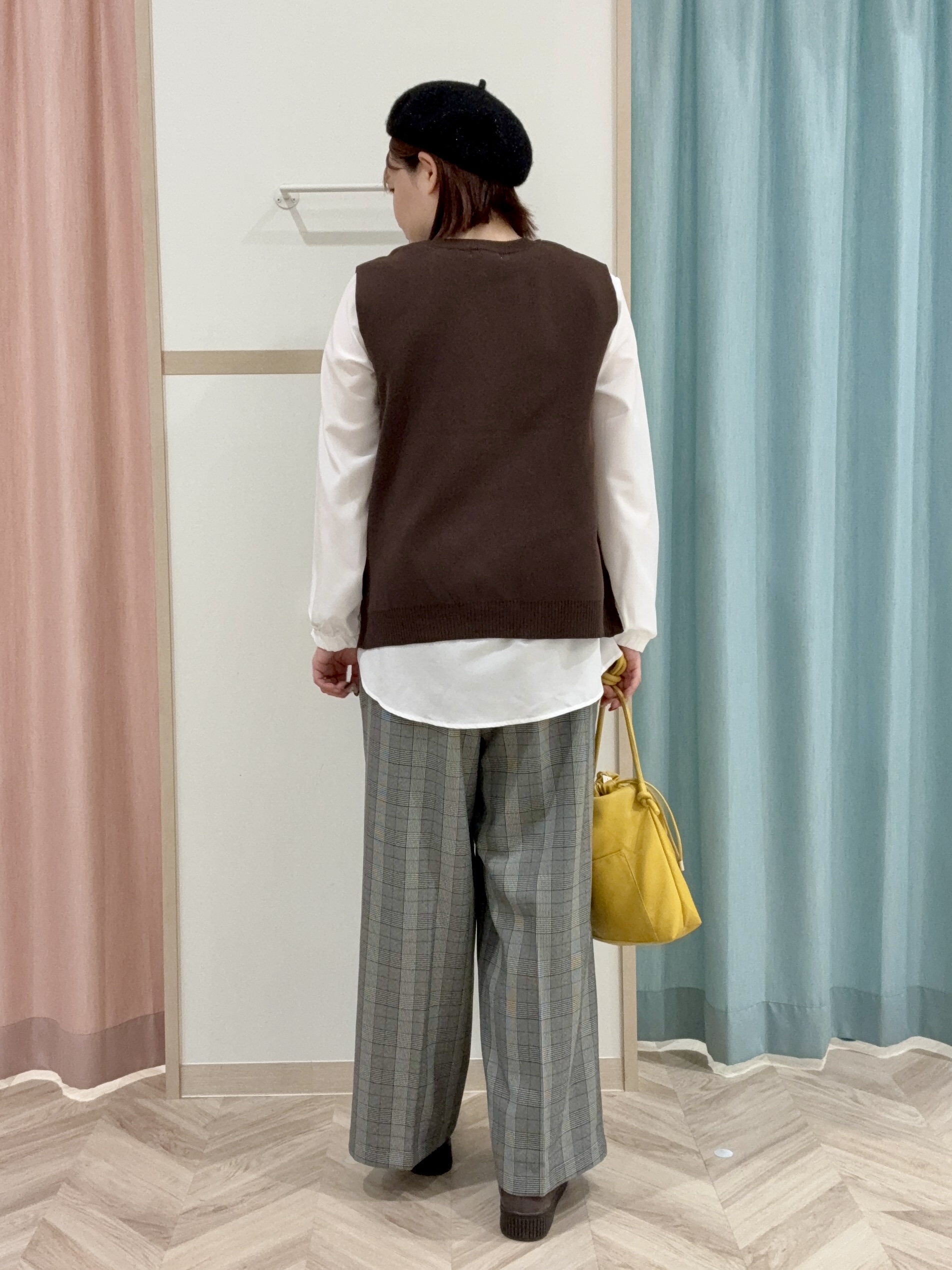 kさんの「SHOO･LA･RUE｜【2点セット/S-LL】着回し自在 スポンディッシュニットベスト＆フレアシャツ」を使ったコーディネート