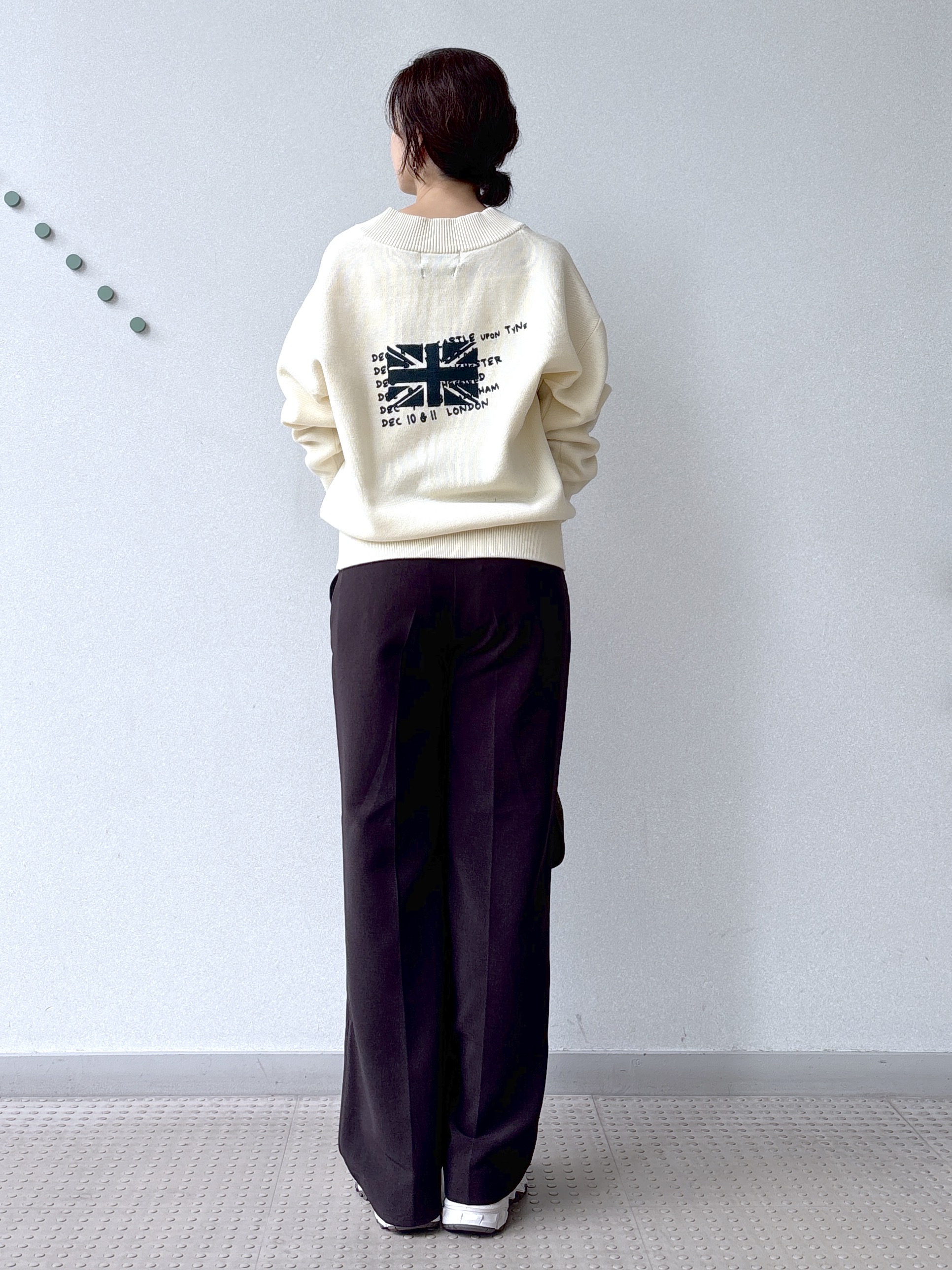 saitoさんの「DRESSTERIOR｜ダブルクロスストレッチフレアパンツ」を使ったコーディネート