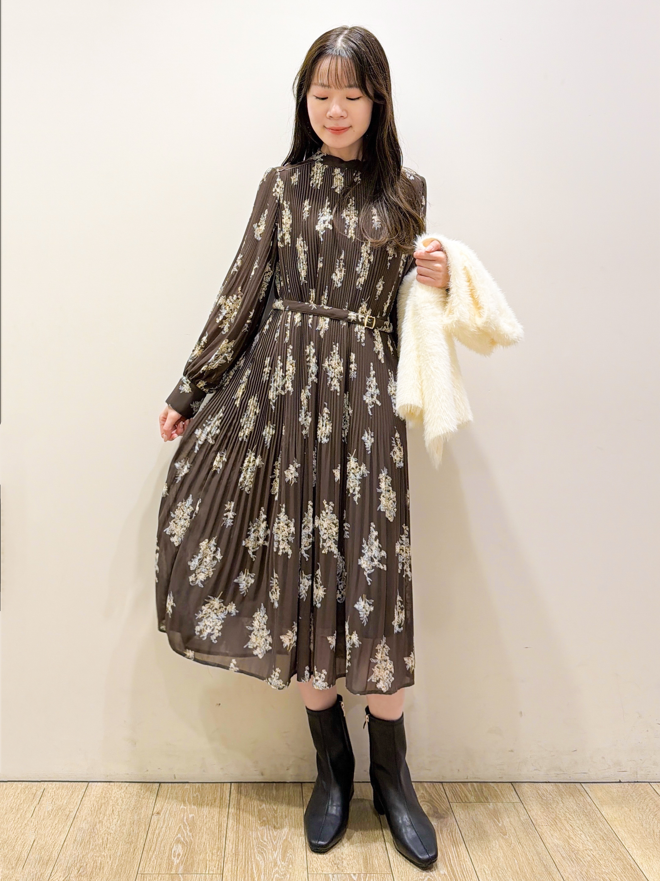 ayaさんの「index｜フェザーニットペプラムジレ【洗濯機OK】」を使ったコーディネート