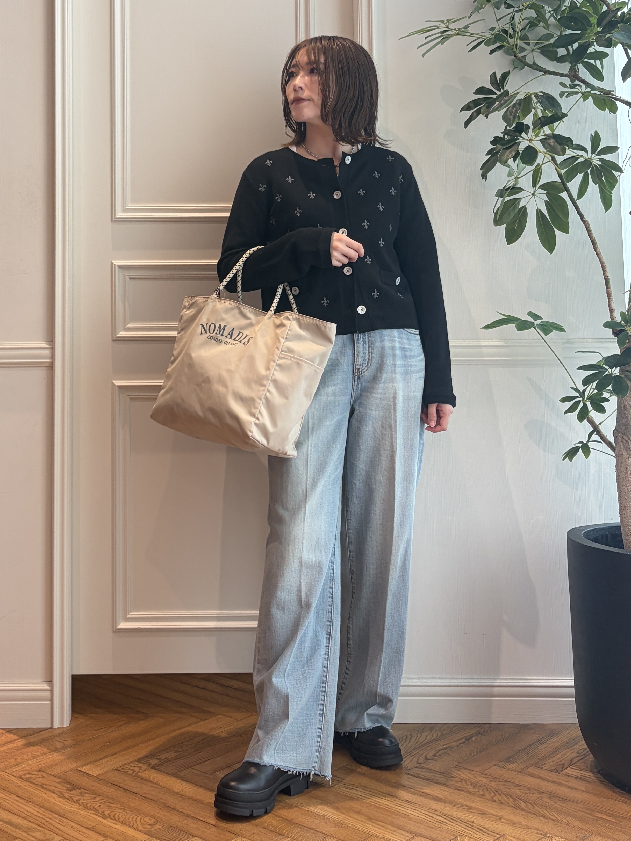 nakaoさんの「DRESSTERIOR｜センタープレス ワイドストレートデニム」を使ったコーディネート