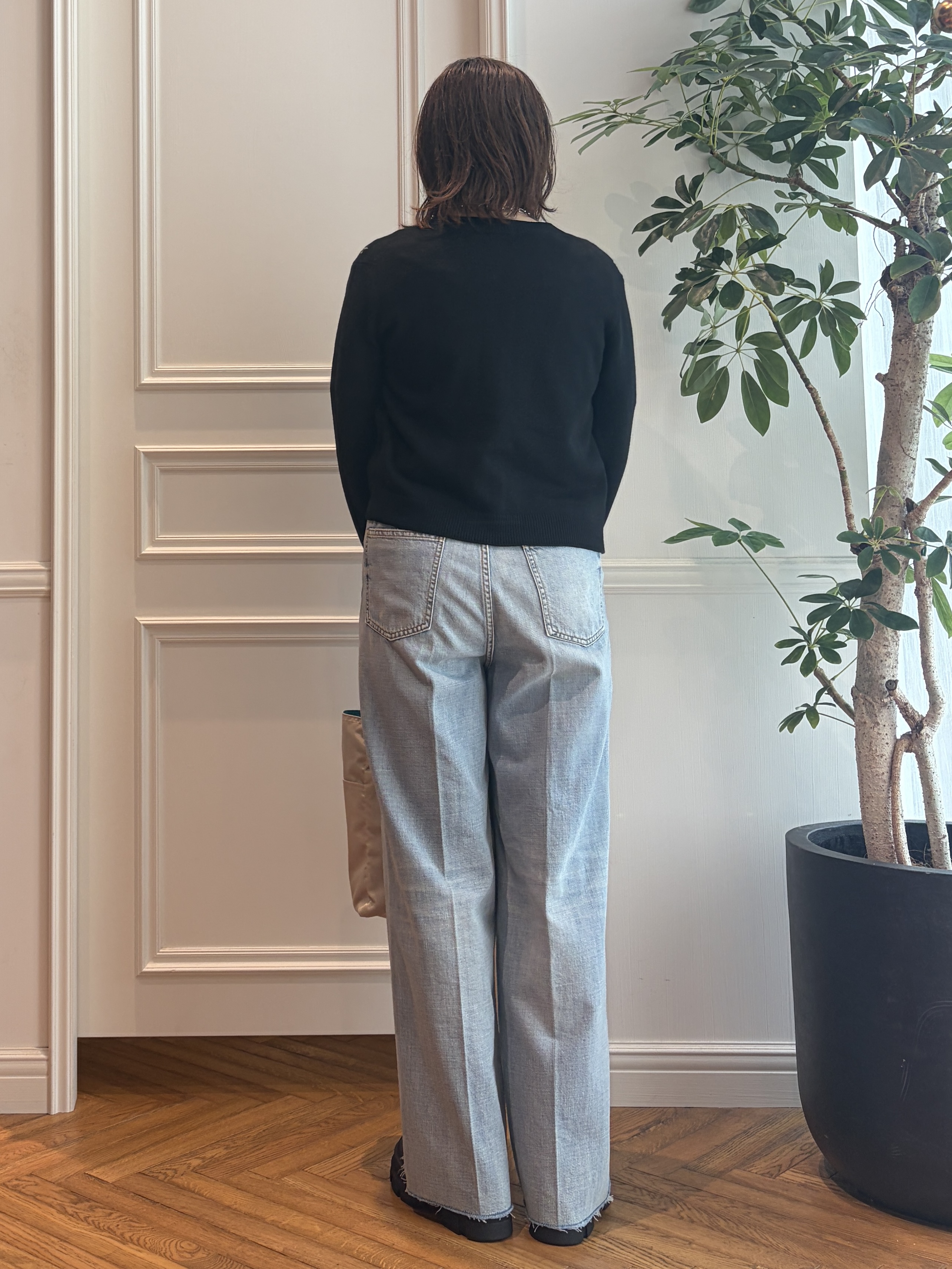 nakaoさんの「DRESSTERIOR｜センタープレス ワイドストレートデニム」を使ったコーディネート