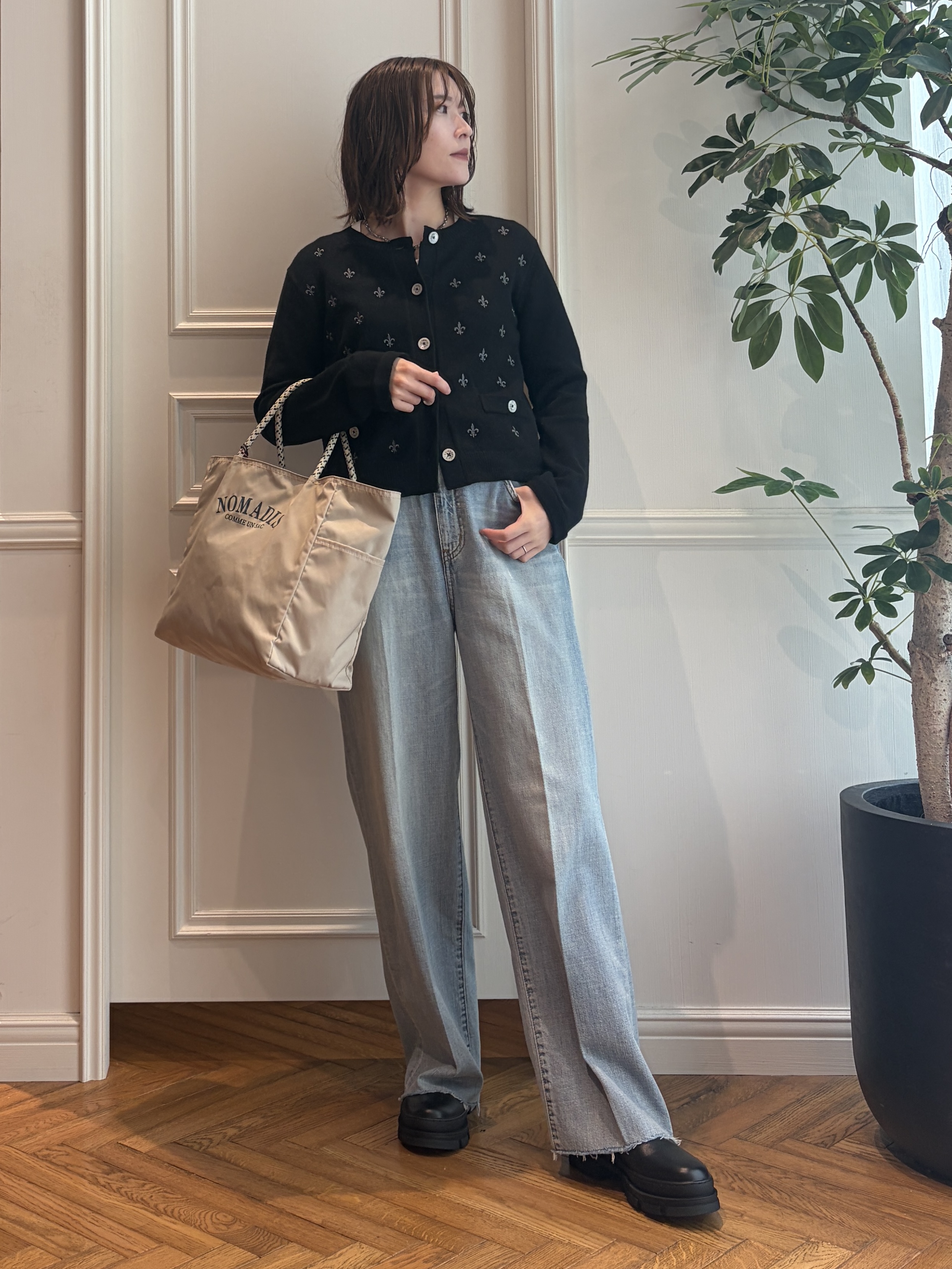 nakaoさんの「DRESSTERIOR｜センタープレス ワイドストレートデニム」を使ったコーディネート