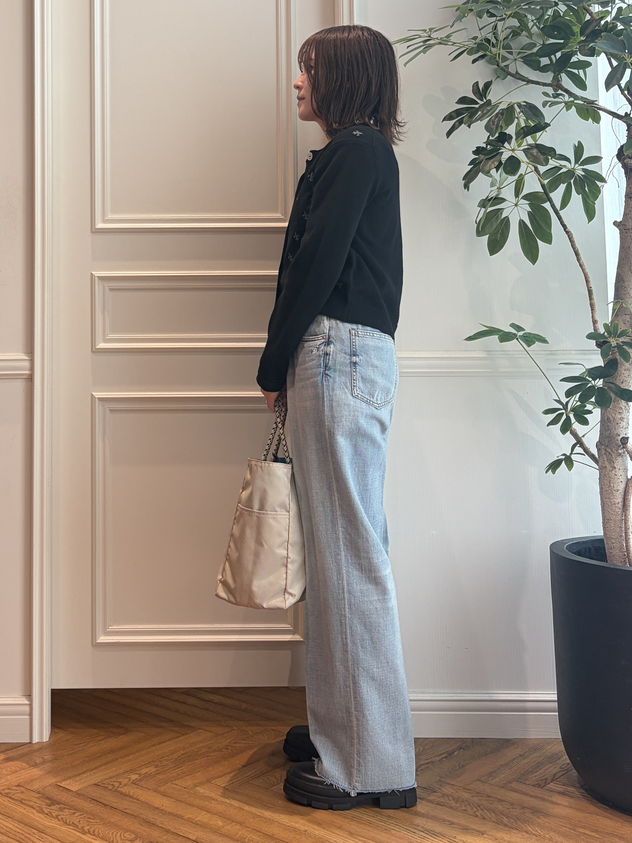 nakaoさんの「DRESSTERIOR｜センタープレス ワイドストレートデニム」を使ったコーディネート