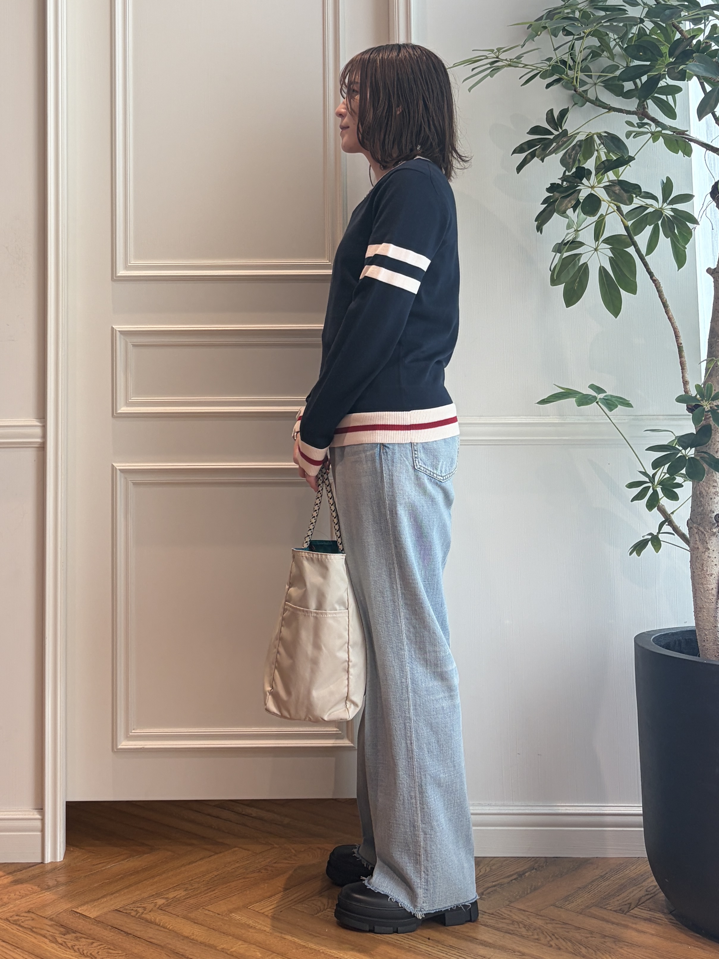 nakaoさんの「DRESSTERIOR｜センタープレス ワイドストレートデニム」を使ったコーディネート
