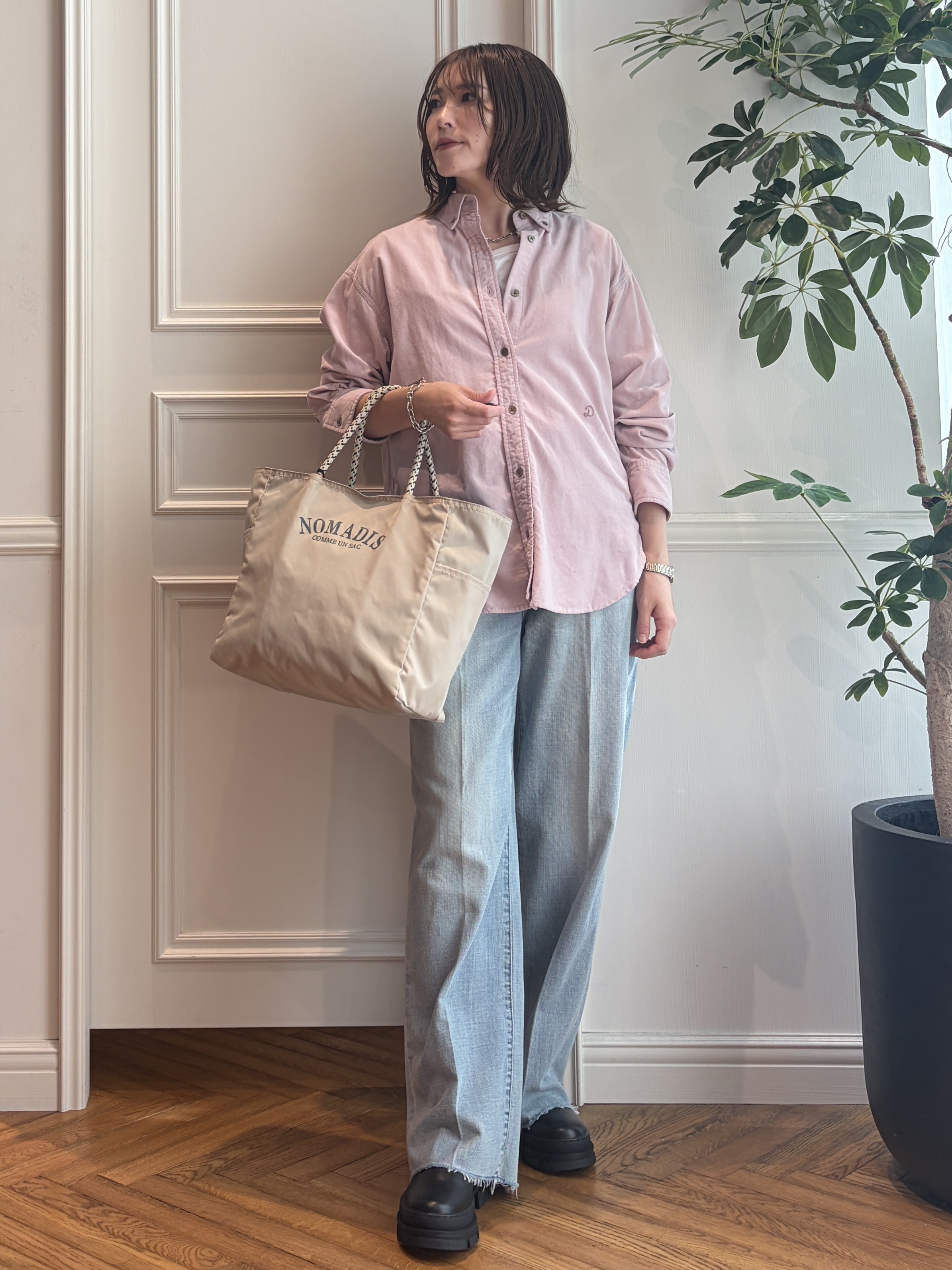 nakaoさんの「DRESSTERIOR｜センタープレス ワイドストレートデニム」を使ったコーディネート