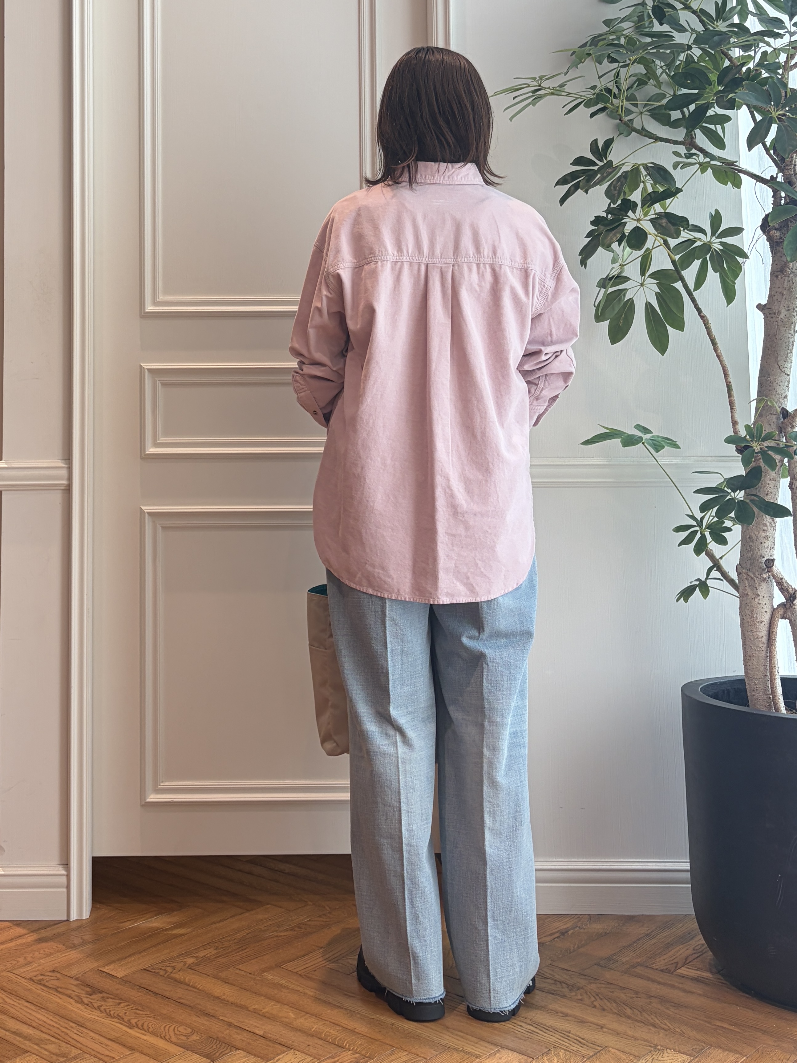 nakaoさんの「DRESSTERIOR｜センタープレス ワイドストレートデニム」を使ったコーディネート