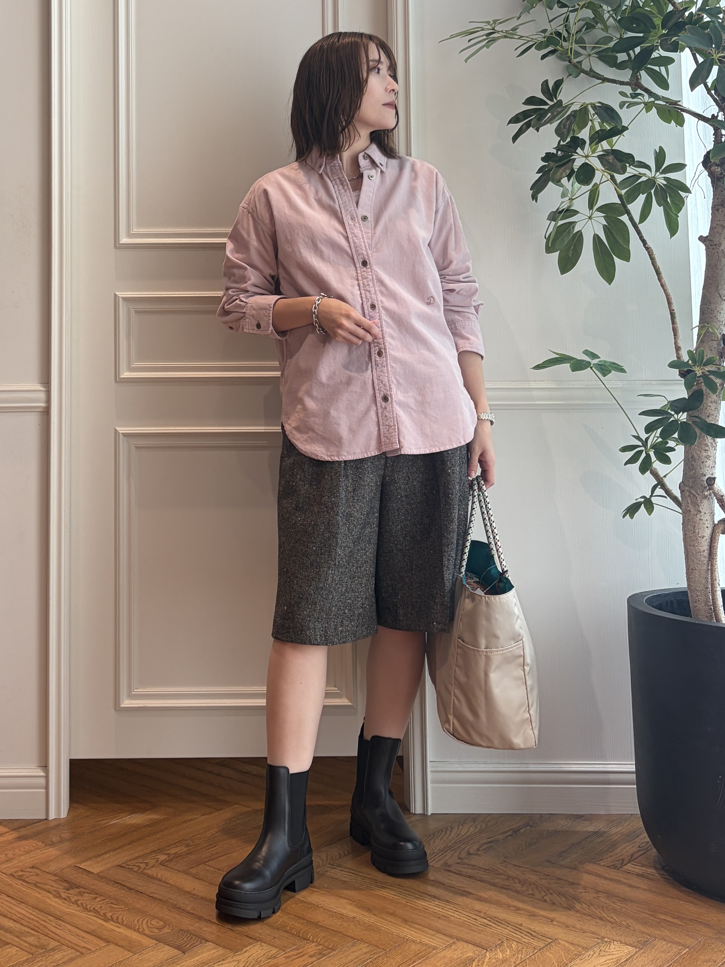 nakaoさんの「DRESSTERIOR｜【軽やかな着心地】コーデュロイ オーバーサイズシャツ」を使ったコーディネート