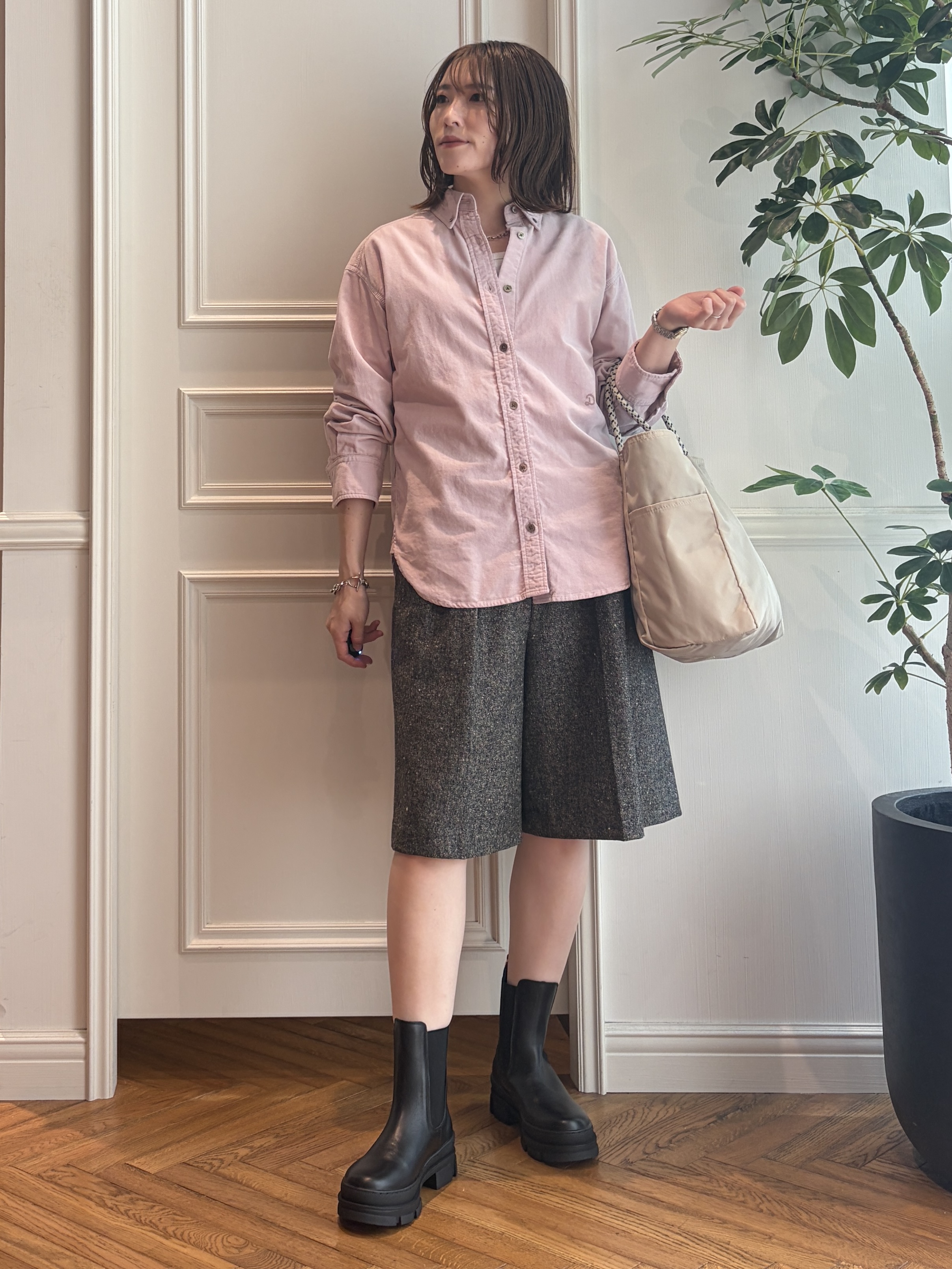 nakaoさんの「DRESSTERIOR｜【軽やかな着心地】コーデュロイ オーバーサイズシャツ」を使ったコーディネート
