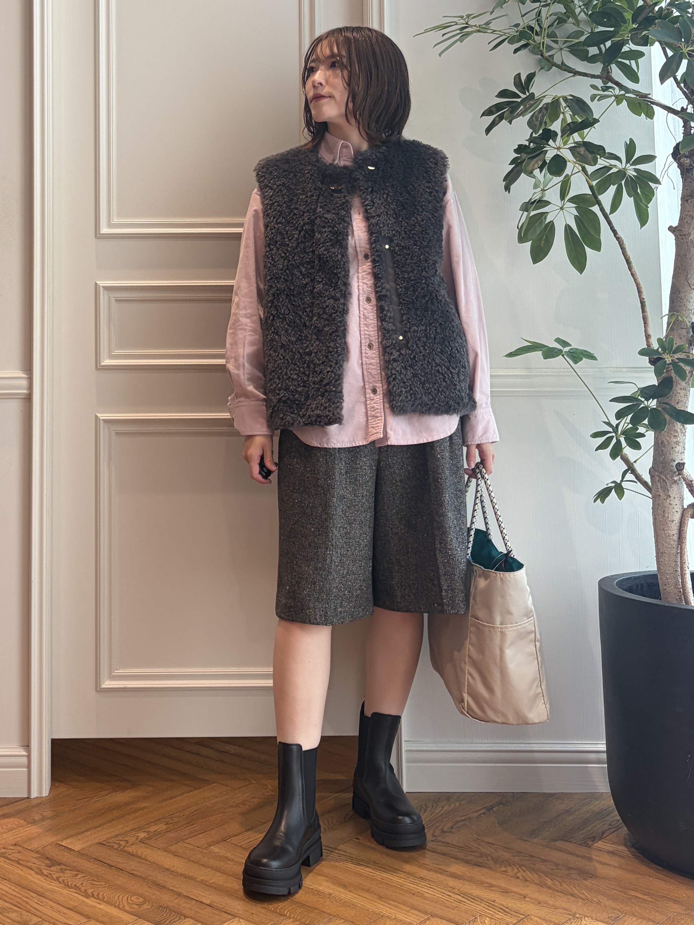 nakaoさんの「DRESSTERIOR｜【軽やかな着心地】コーデュロイ オーバーサイズシャツ」を使ったコーディネート
