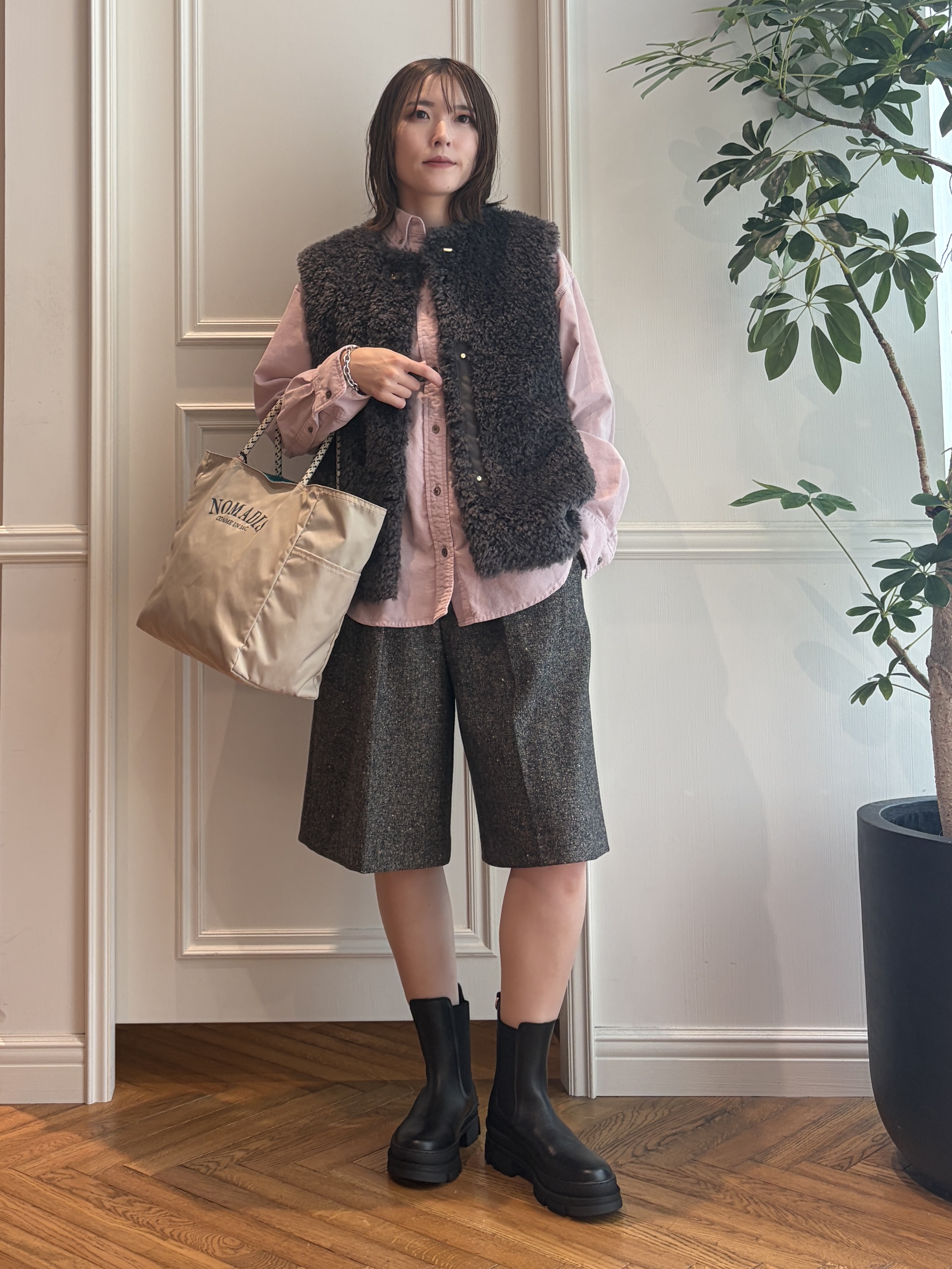 nakaoさんの「DRESSTERIOR｜【軽やかな着心地】コーデュロイ オーバーサイズシャツ」を使ったコーディネート