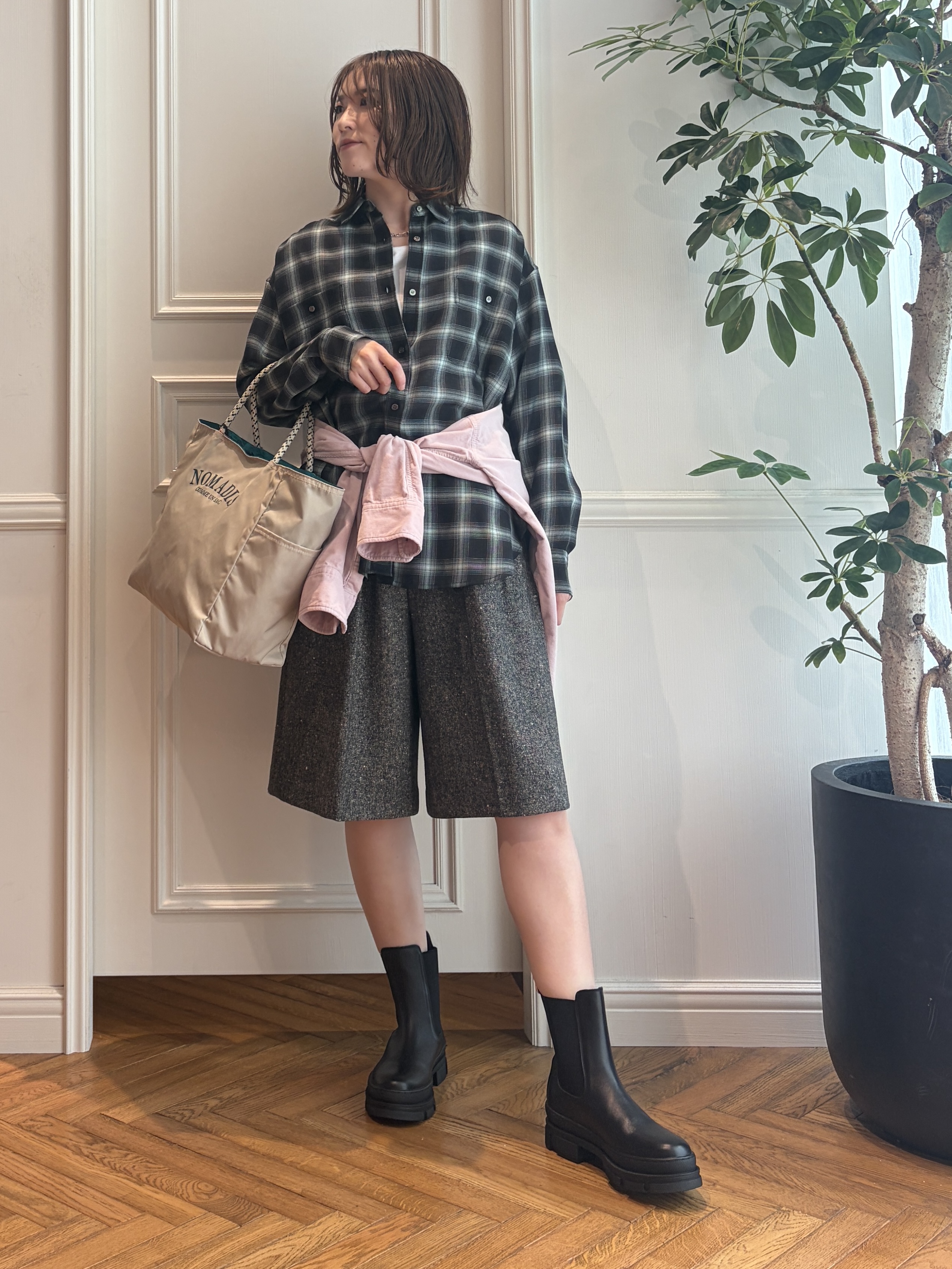 nakaoさんの「DRESSTERIOR｜【軽やかな着心地】コーデュロイ オーバーサイズシャツ」を使ったコーディネート