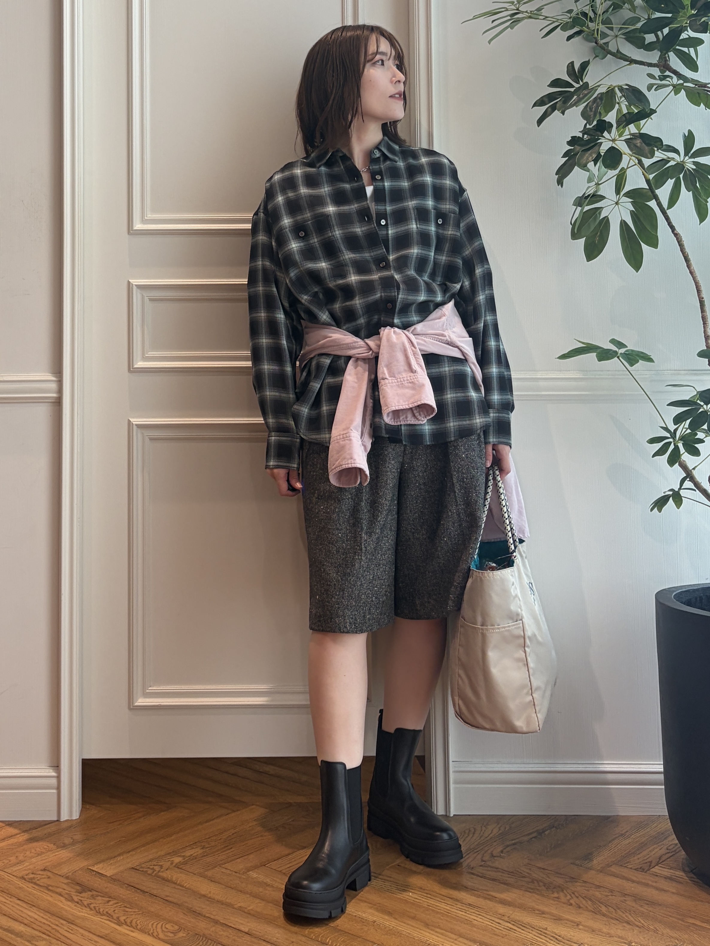 nakaoさんの「DRESSTERIOR｜【軽やかな着心地】コーデュロイ オーバーサイズシャツ」を使ったコーディネート
