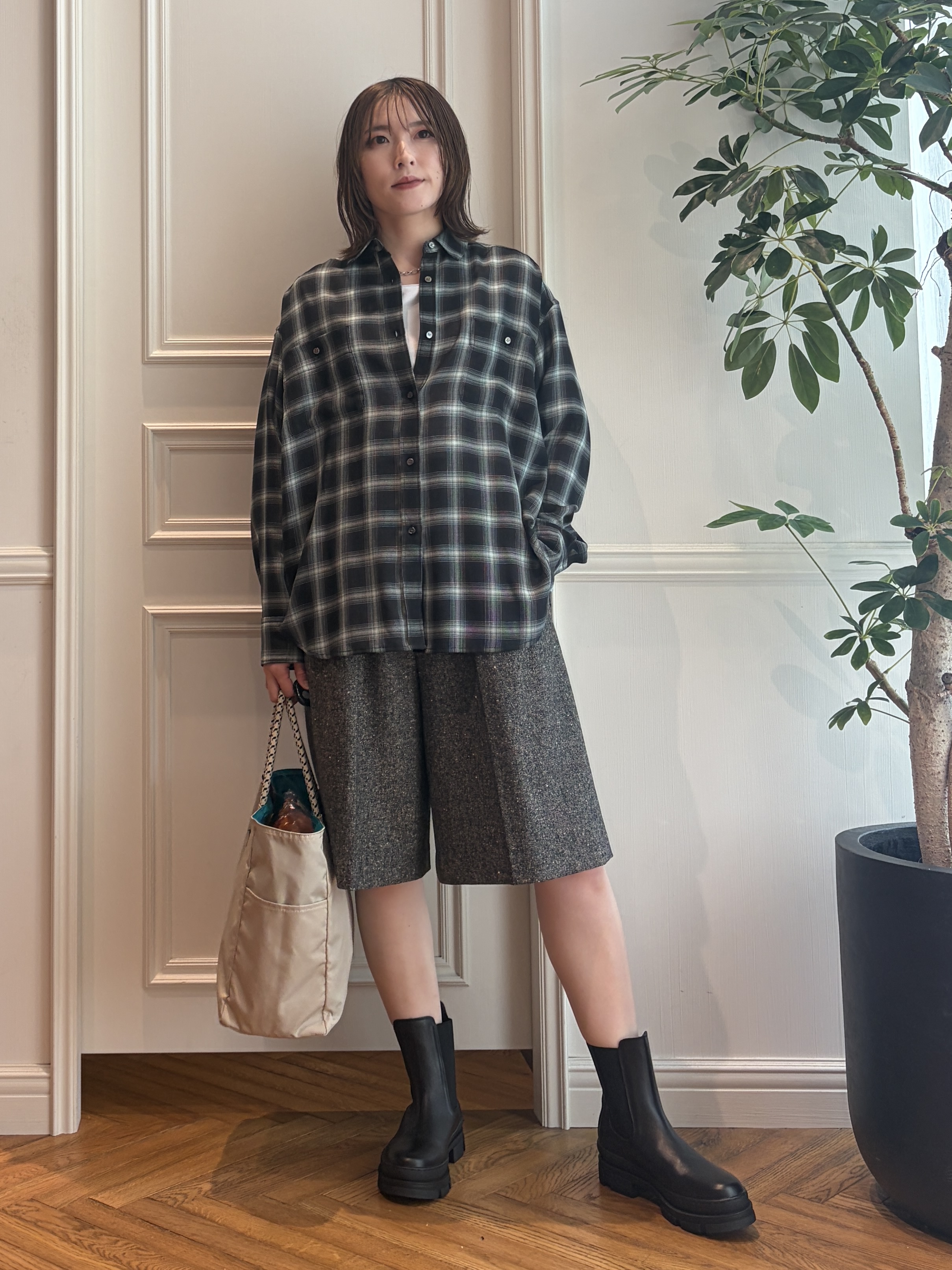 nakaoさんの「DRESSTERIOR｜【軽やかな着心地】コーデュロイ オーバーサイズシャツ」を使ったコーディネート