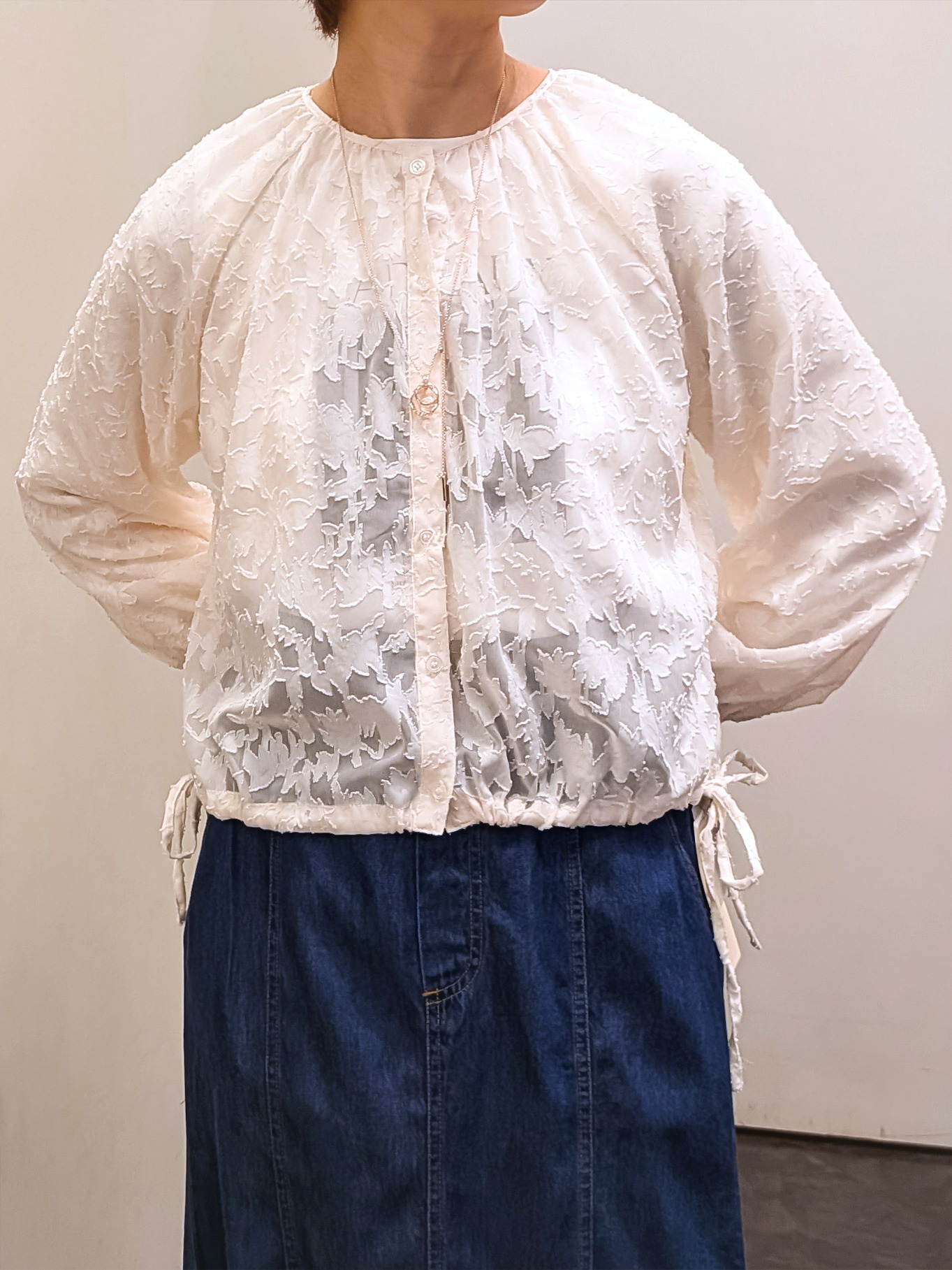 やまちゃんさんの「grove｜上品に華やぐ シアージャカードブラウス」を使ったコーディネート