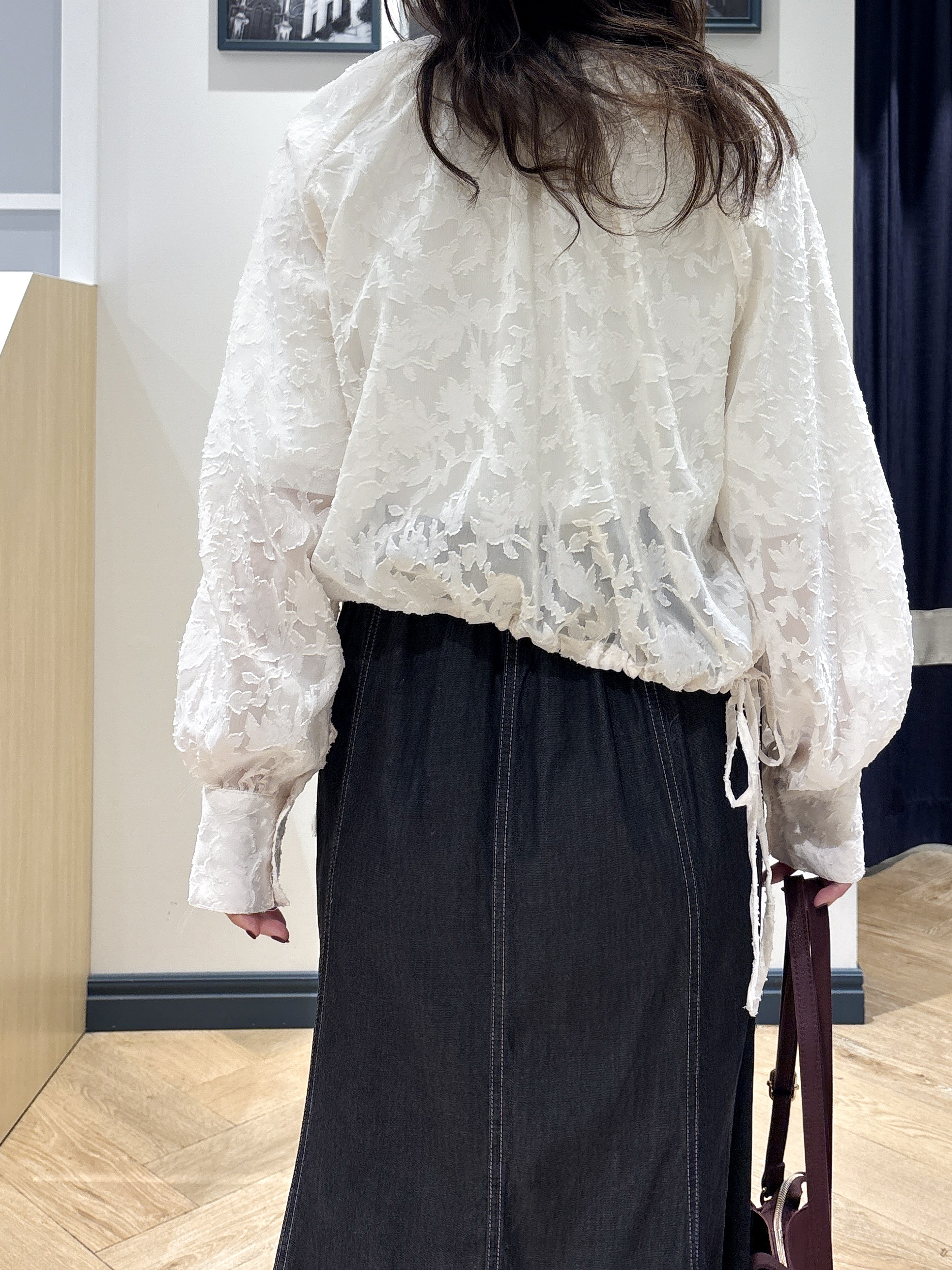 ayakaさんの「grove｜上品に華やぐ シアージャカードブラウス」を使ったコーディネート