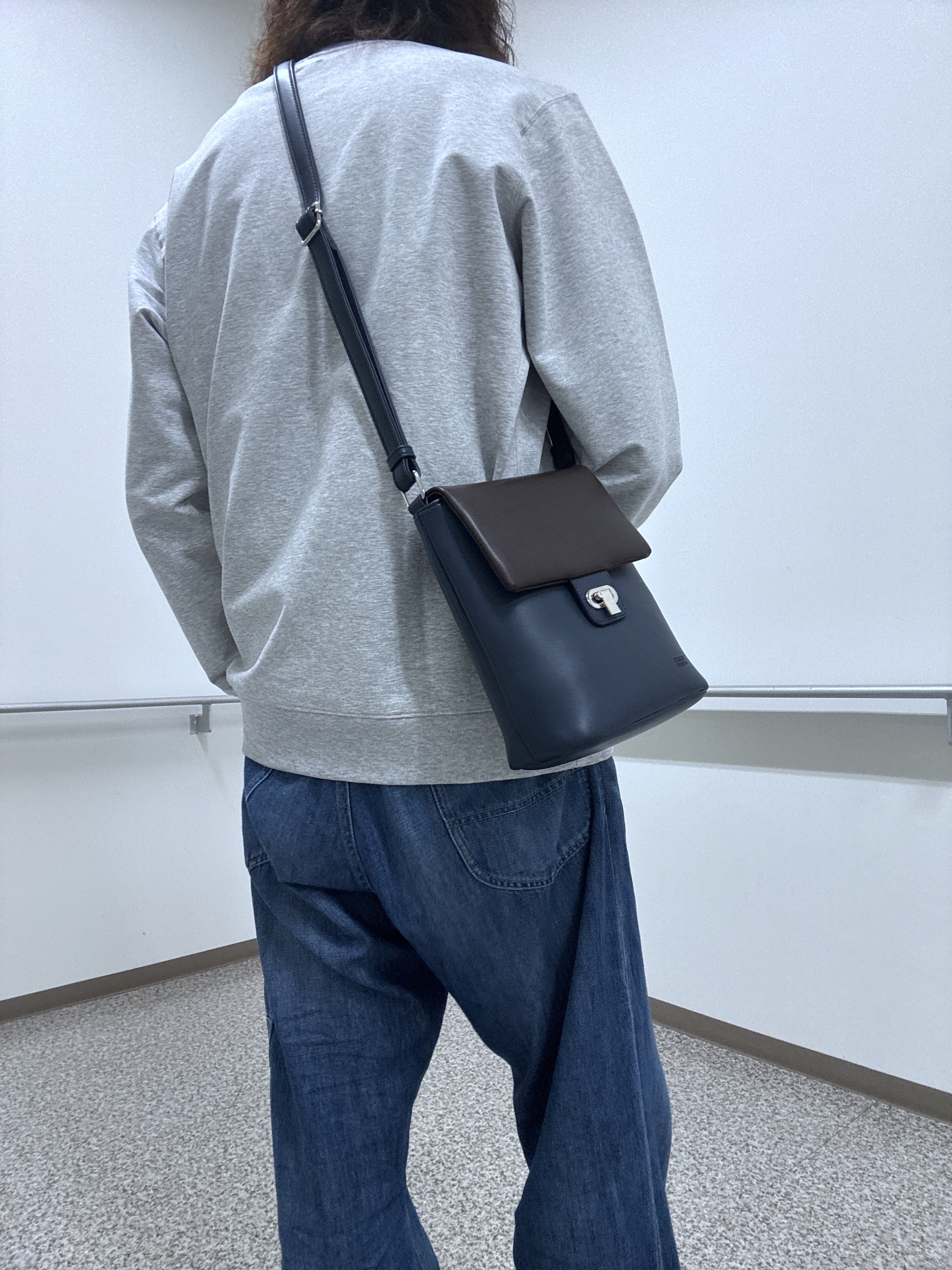 おーのさんの「TAKEO KIKUCHI｜ワンポイント刺繍 ミニ裏毛 プルオーバージャージ」を使ったコーディネート