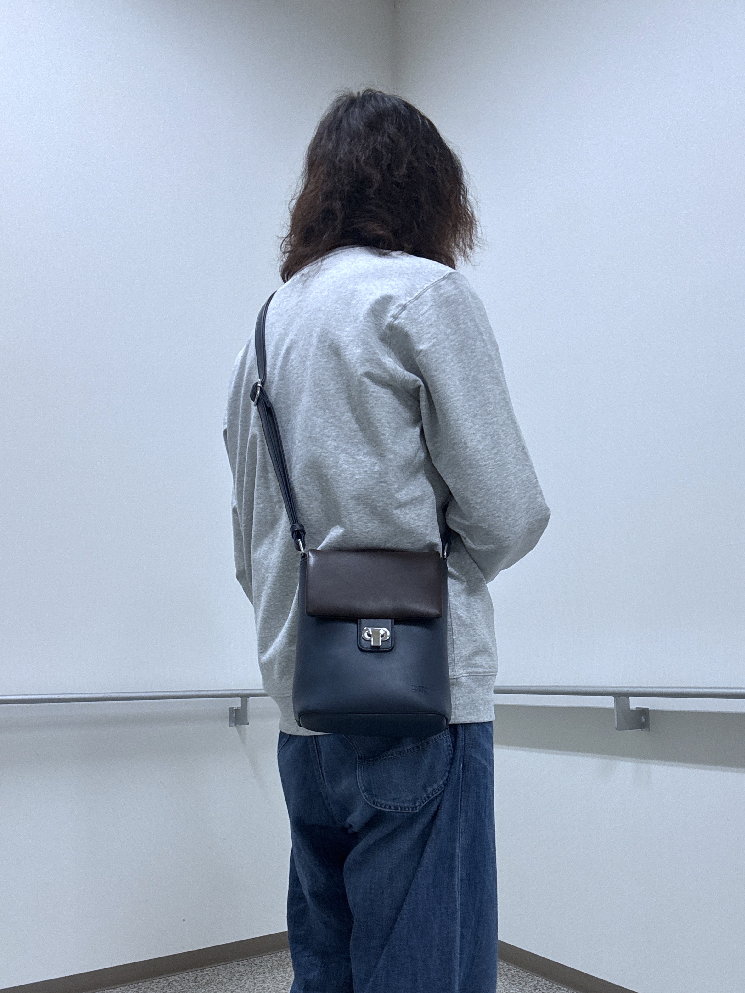 おーのさんの「TAKEO KIKUCHI｜ワンポイント刺繍 ミニ裏毛 プルオーバージャージ」を使ったコーディネート