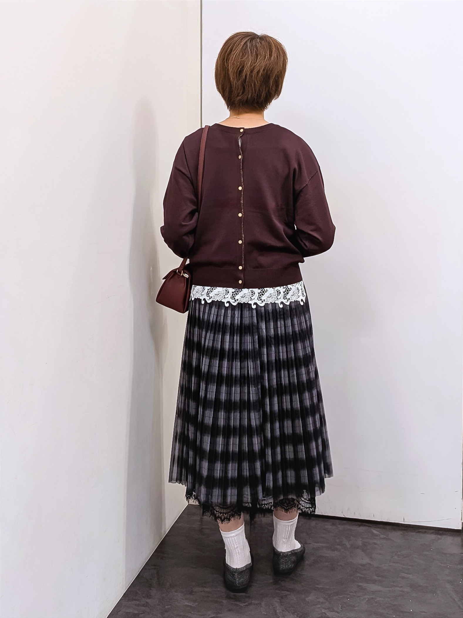 やまちゃんさんの「grove｜【前後2WAY】さりげなく、上品にきらめく ニットカーディガン」を使ったコーディネート