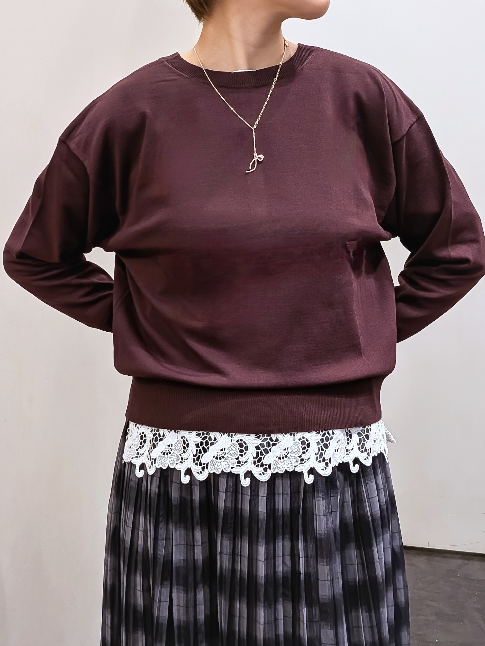 やまちゃんさんの「grove｜【前後2WAY】さりげなく、上品にきらめく ニットカーディガン」を使ったコーディネート
