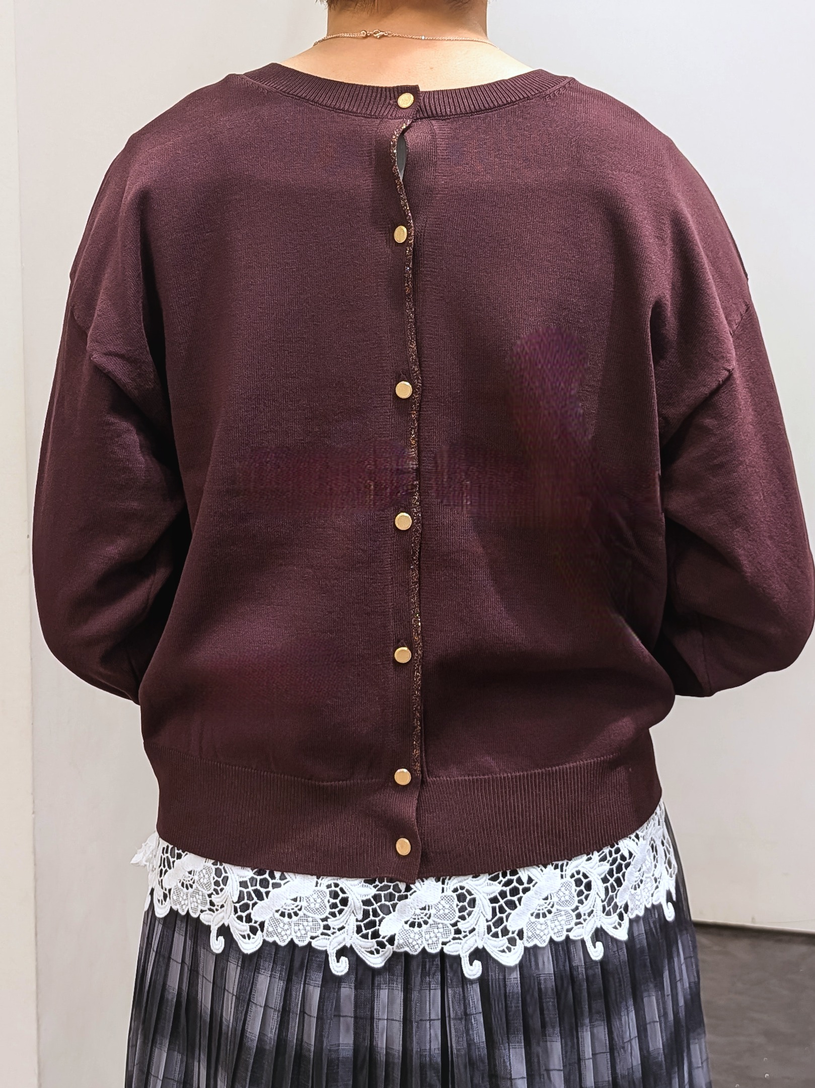 やまちゃんさんの「grove｜【前後2WAY】さりげなく、上品にきらめく ニットカーディガン」を使ったコーディネート