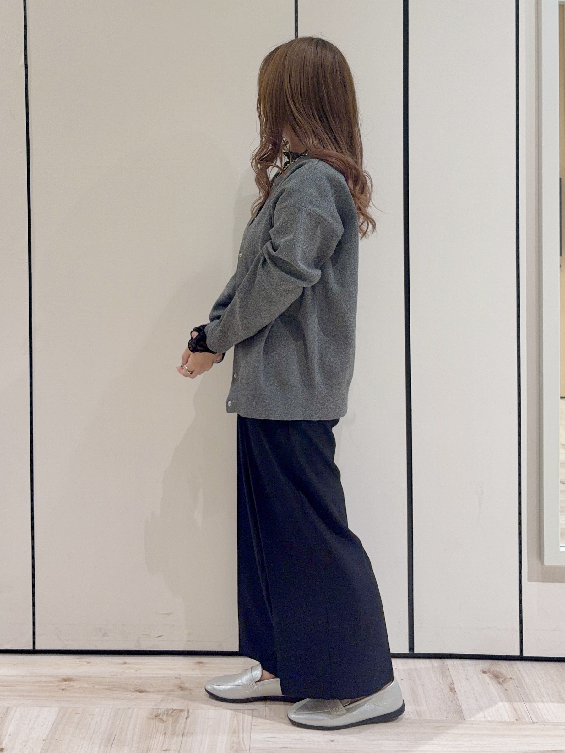 ひっかさんの「SHOO･LA･RUE｜【セットアップ可/洗濯機可】軽やかに羽織れる スポンディッシュ ニットカーディガン」を使ったコーディネート