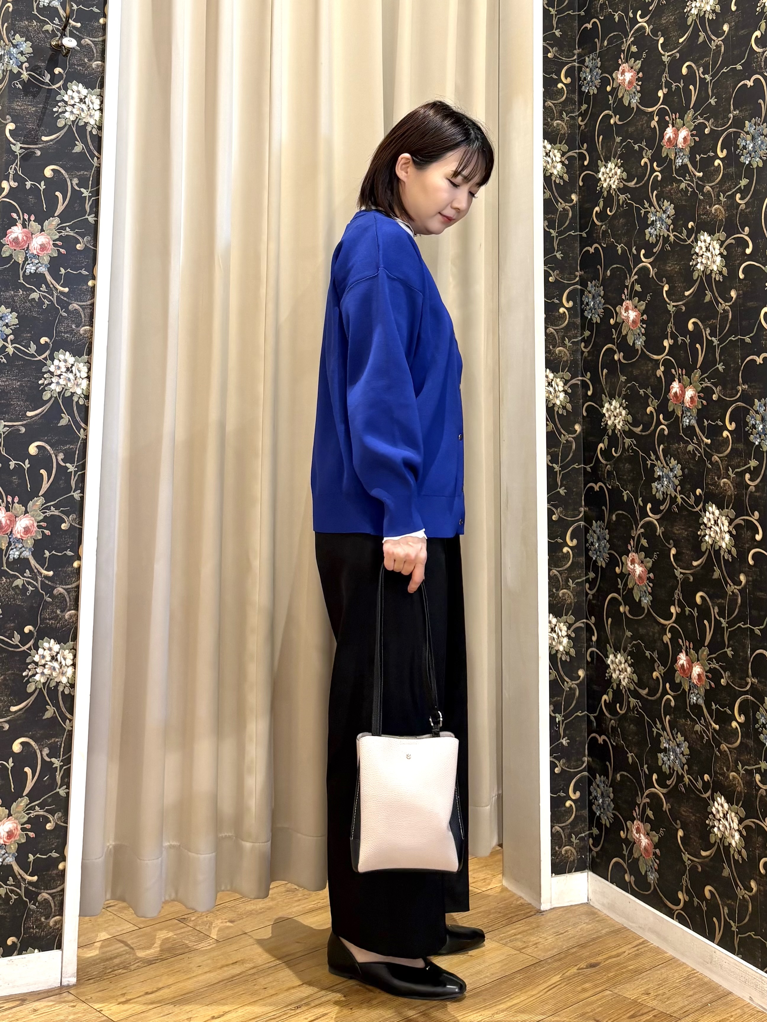 ネリさんの「SHOO･LA･RUE｜【セットアップ可/洗濯機可】軽やかに羽織れる スポンディッシュ ニットカーディガン」を使ったコーディネート