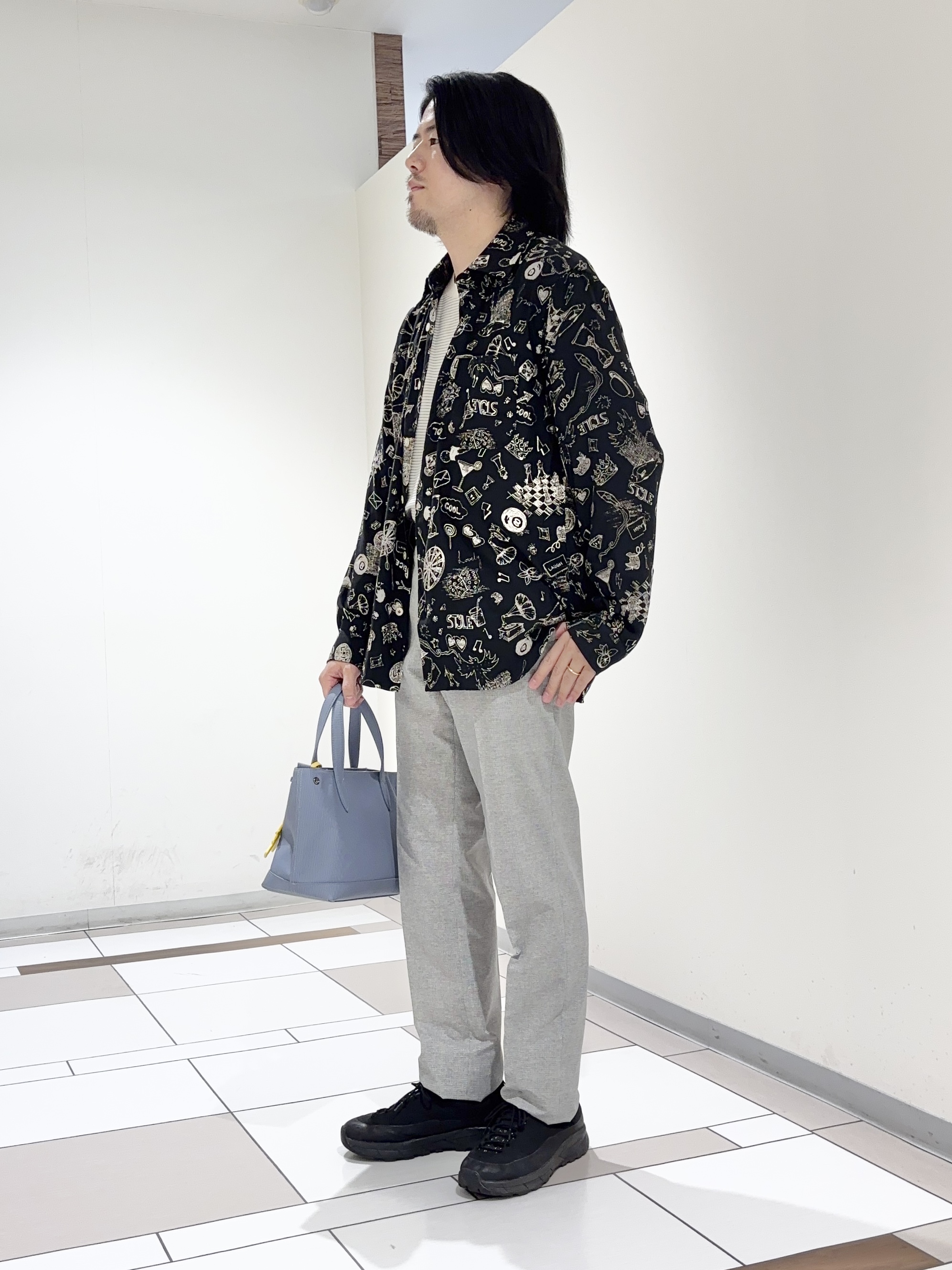 及川さんの「TAKEO KIKUCHI｜【BOWLER HAT LABEL】日本製PLAYプリントシャツ」を使ったコーディネート